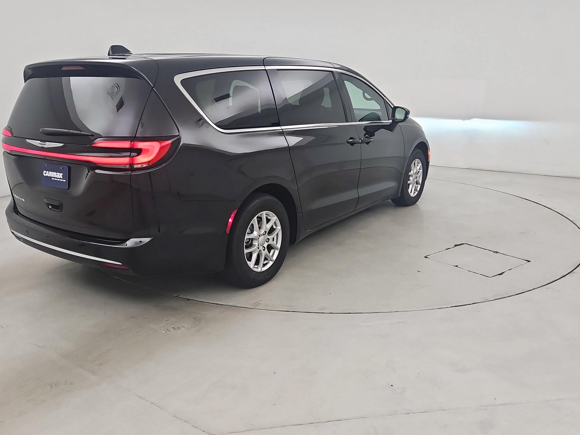 Thumbnail: 2025 Chrysler Pacifica - 5