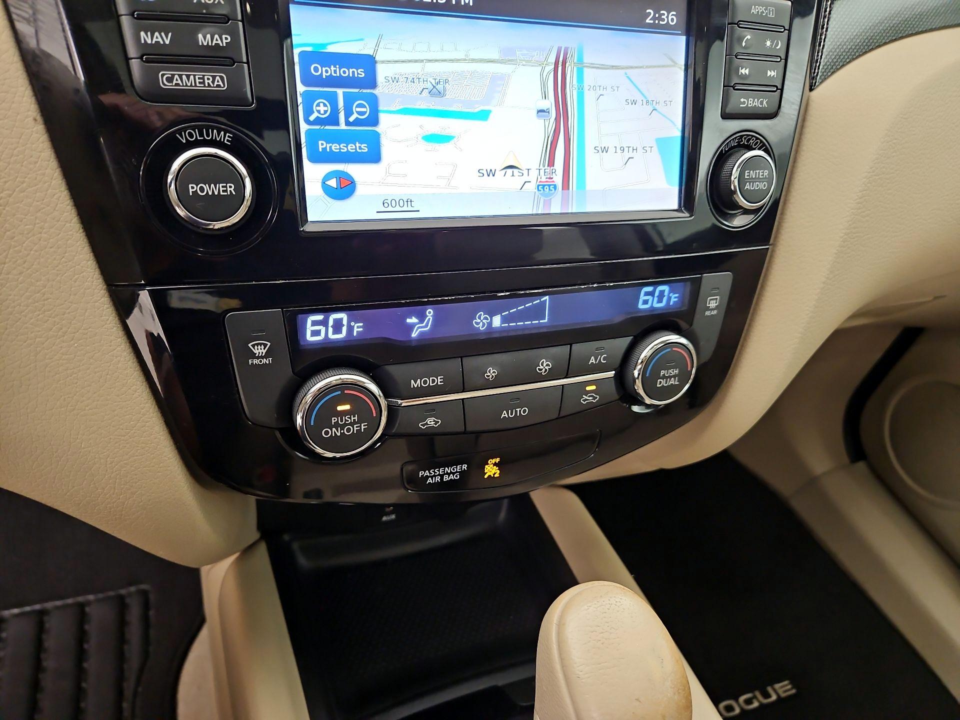 Thumbnail: 2015 Nissan Rogue - 17