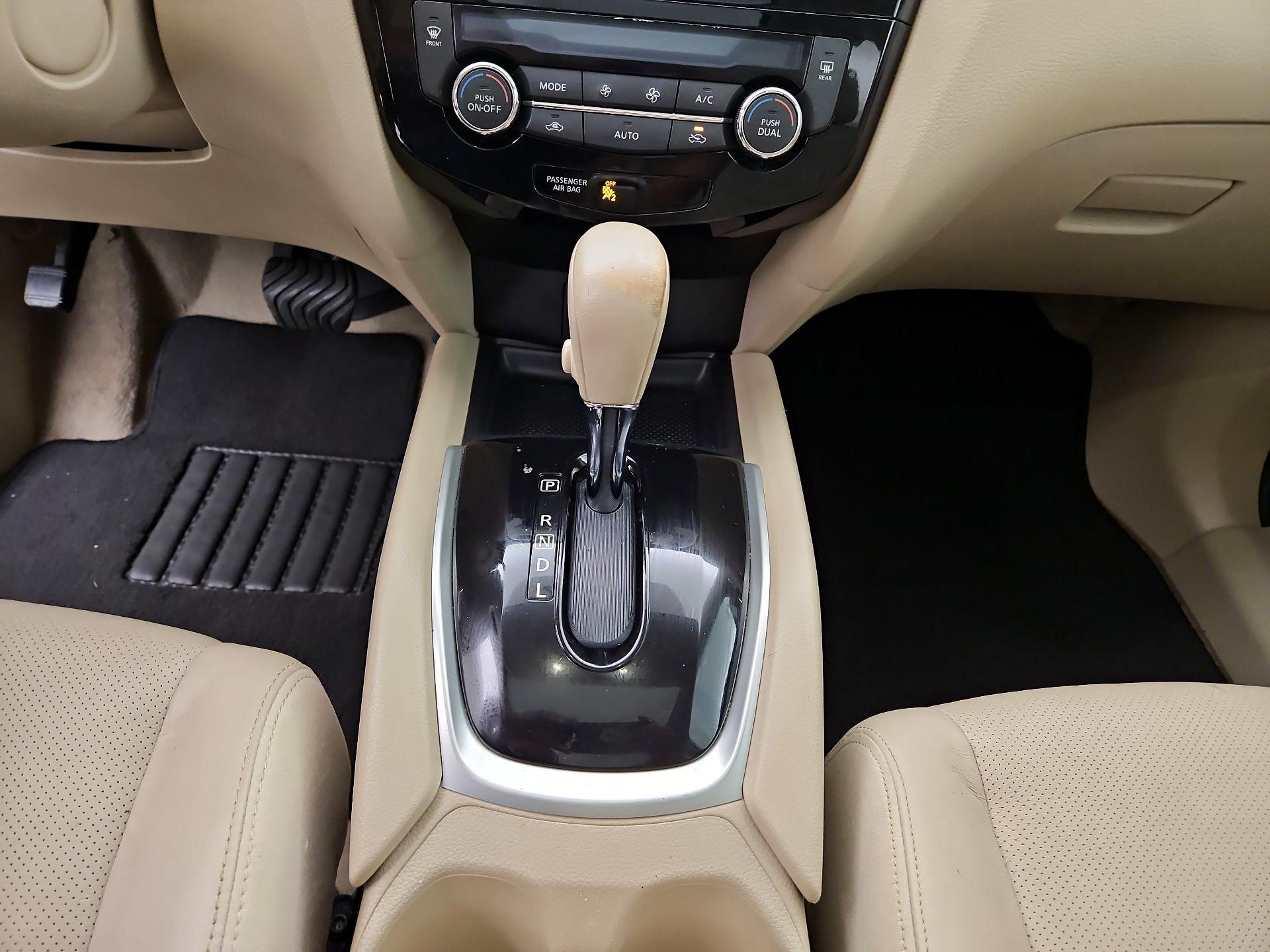 Thumbnail: 2015 Nissan Rogue - 18