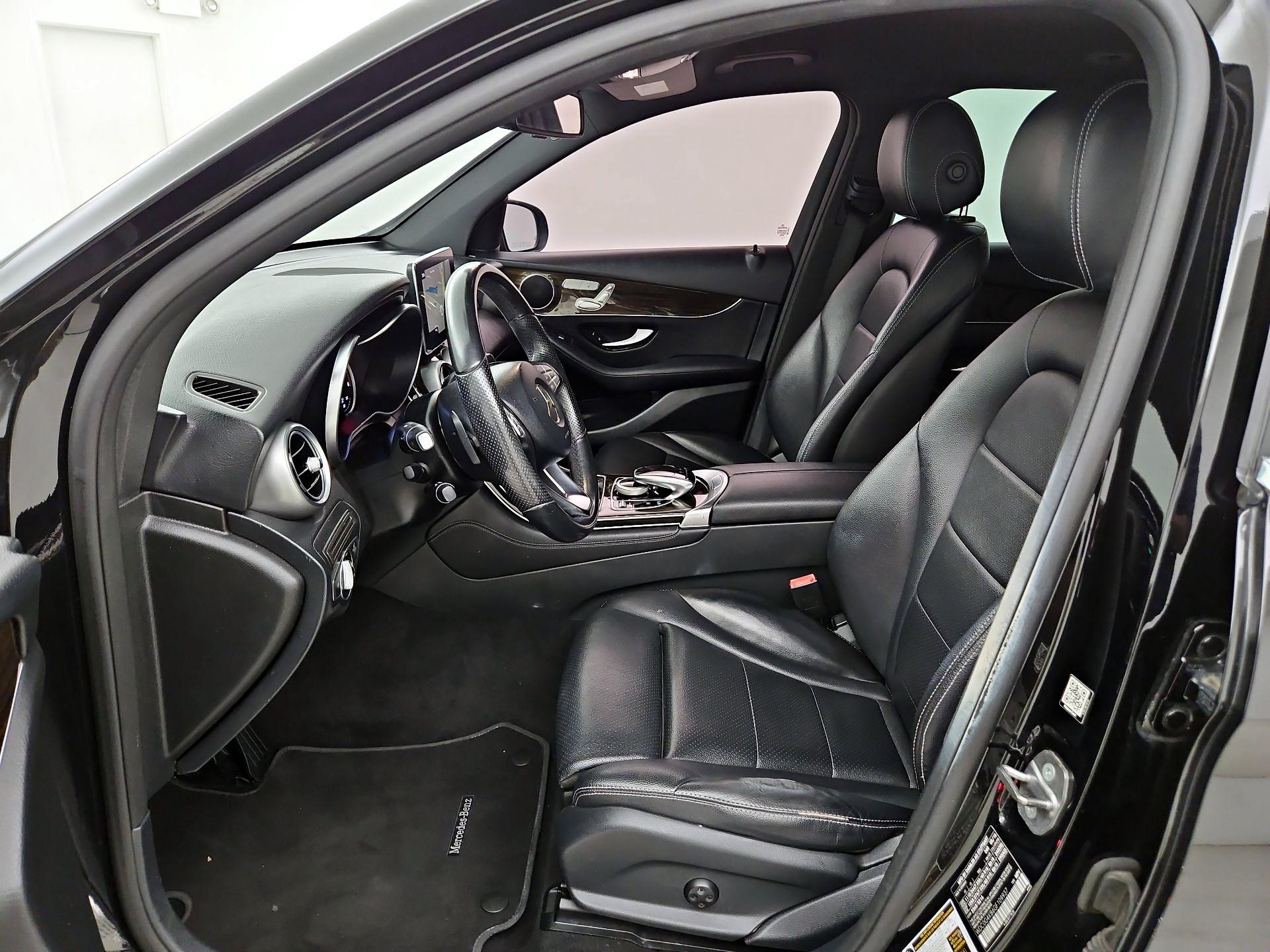 Thumbnail: 2016 Mercedes-Benz GLC - 9