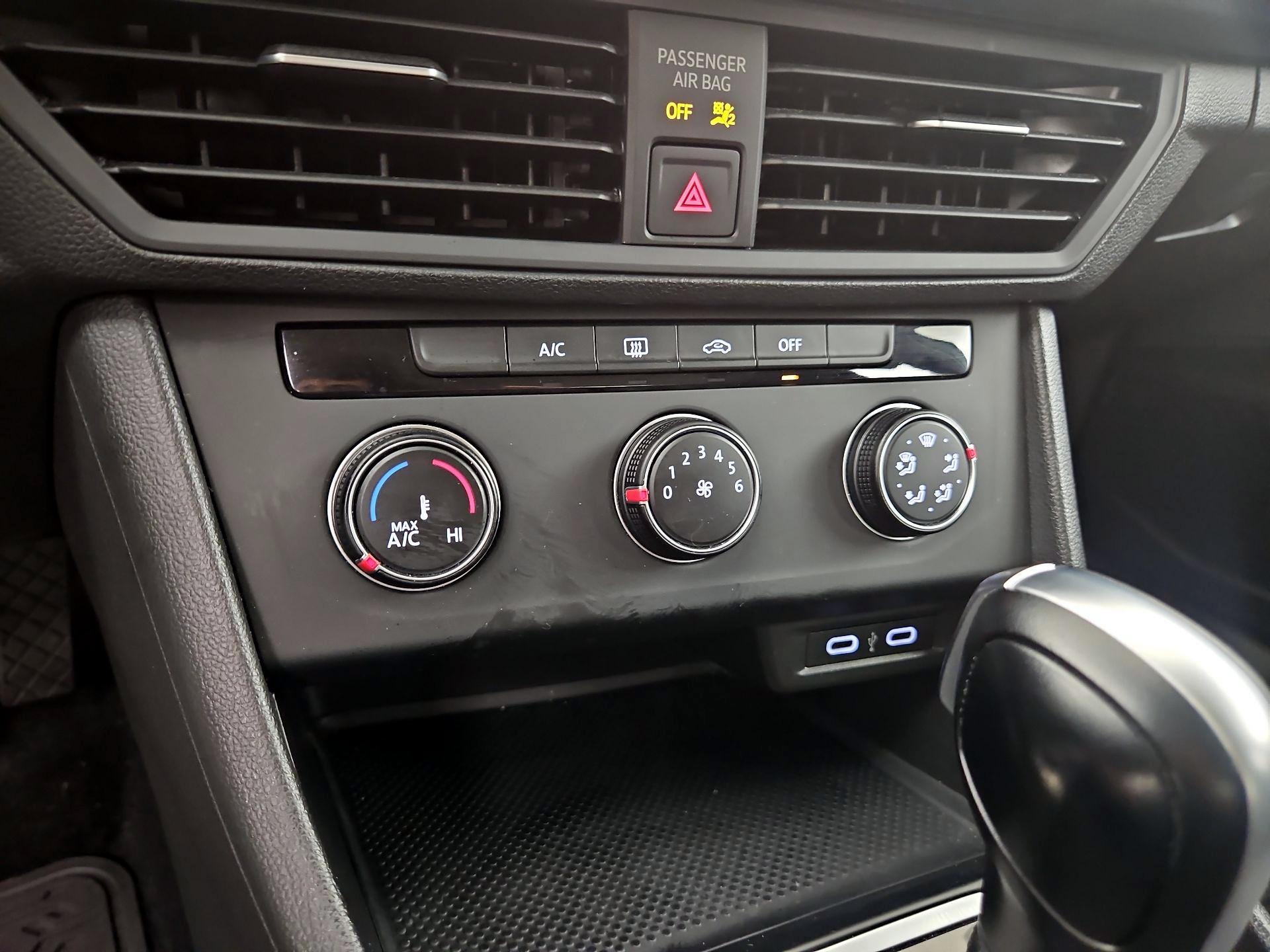 Thumbnail: 2021 Volkswagen Jetta - 16