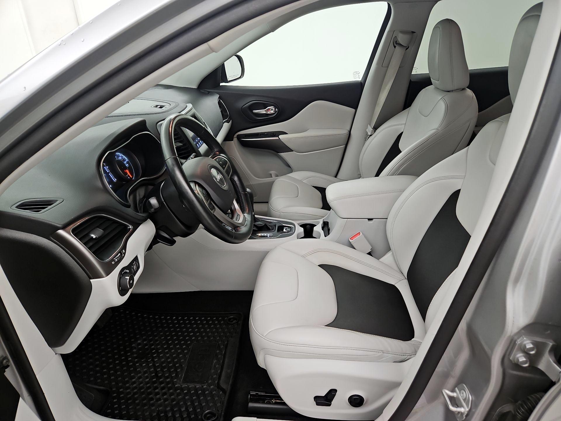 Thumbnail: 2020 Jeep Cherokee - 9