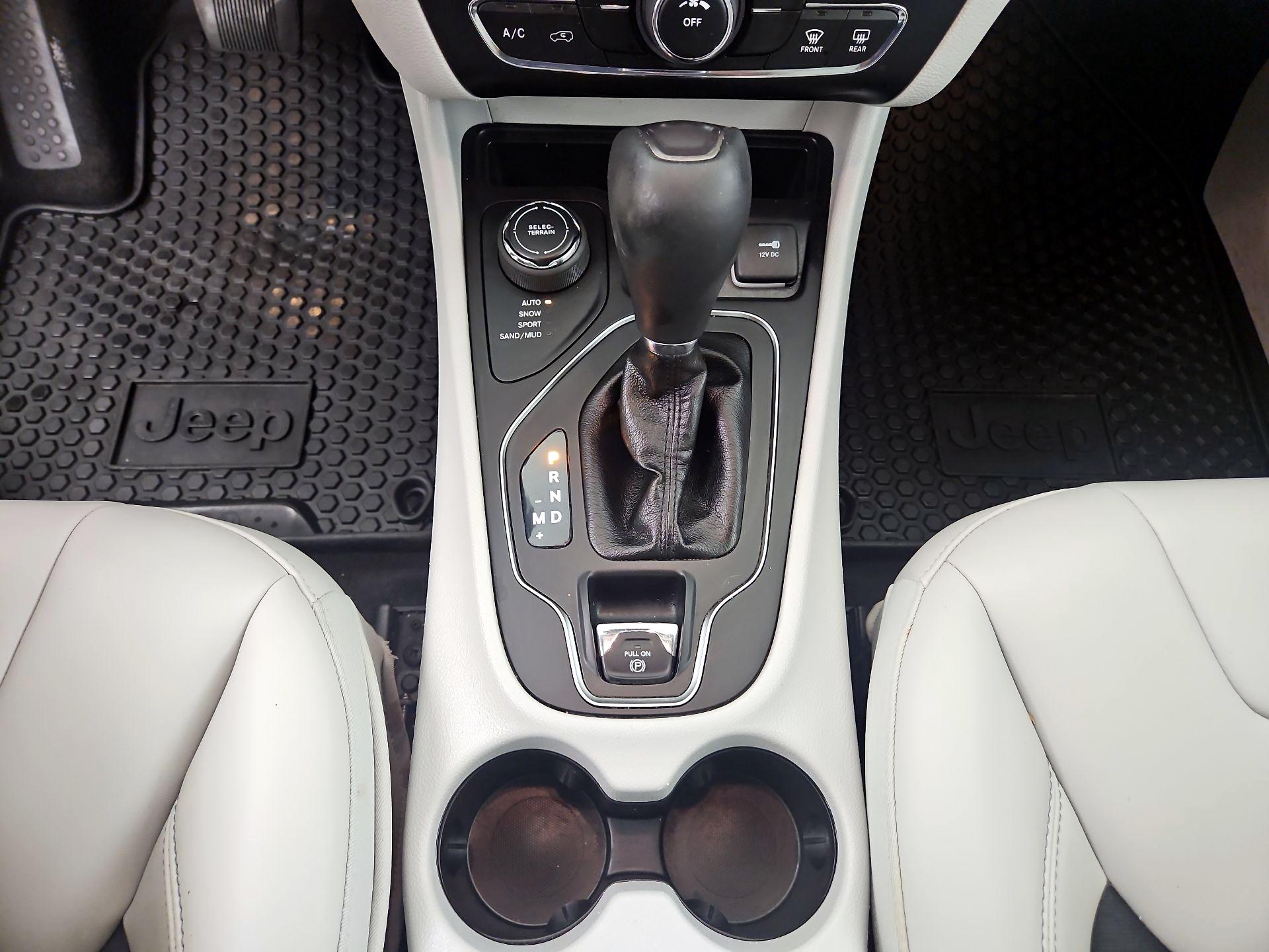 Thumbnail: 2020 Jeep Cherokee - 15