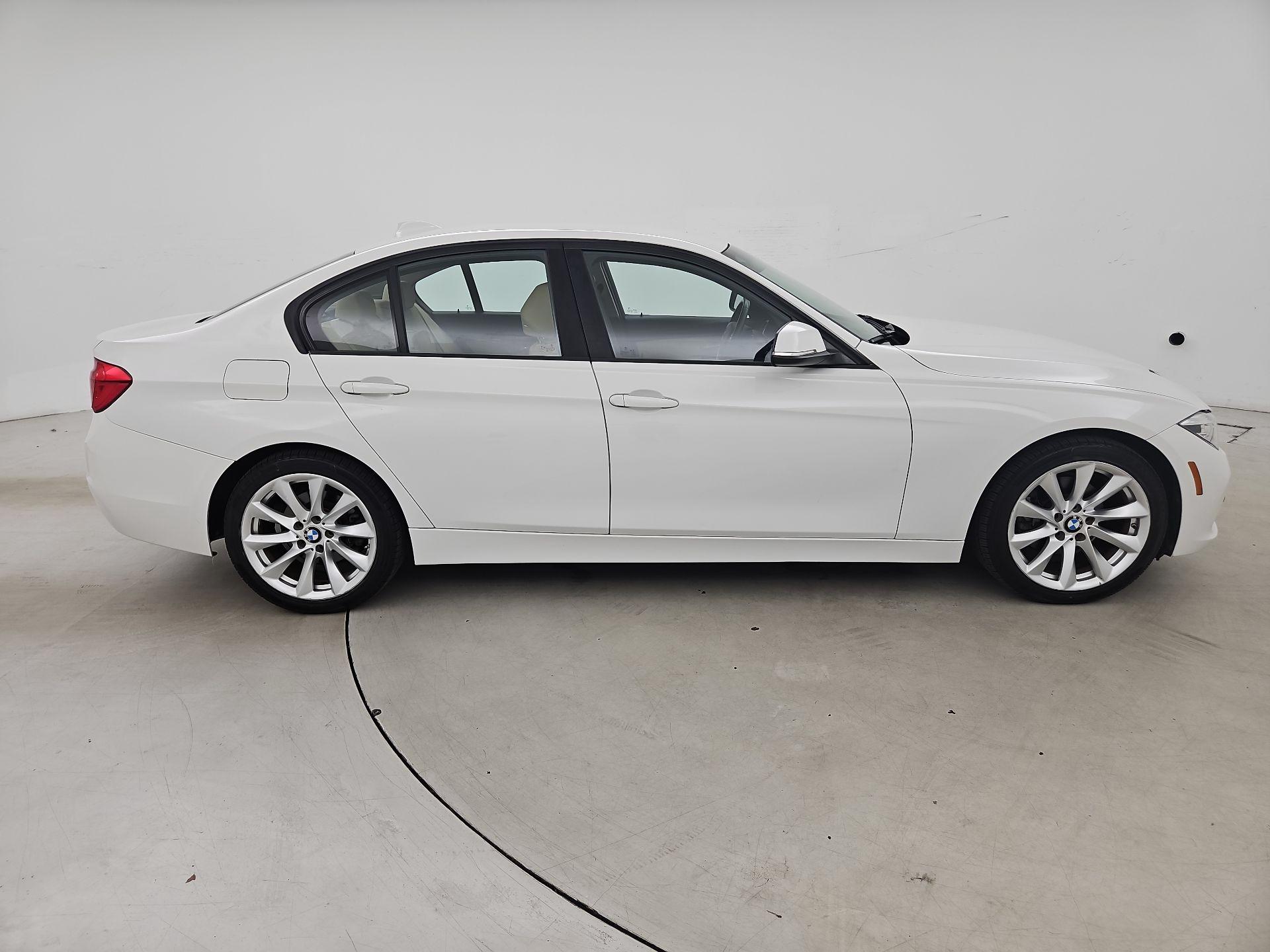 Thumbnail: 2018 BMW 3 Series - 4