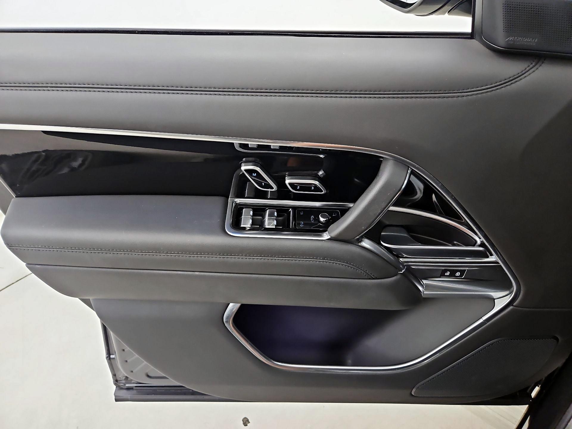 Thumbnail: 2023 Land Rover Range Rover - 12
