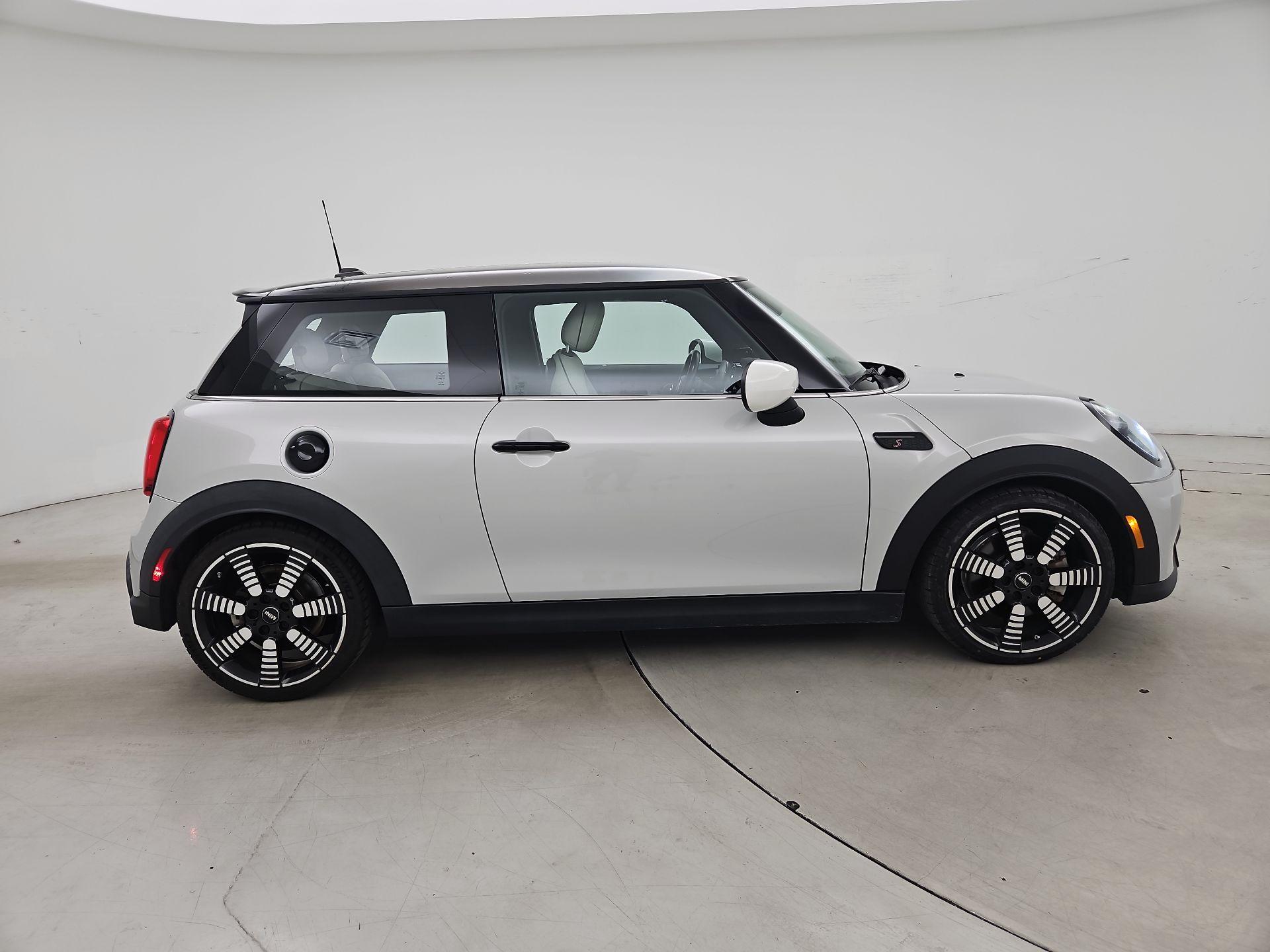 Thumbnail: 2023 MINI Cooper Hardtop - 4