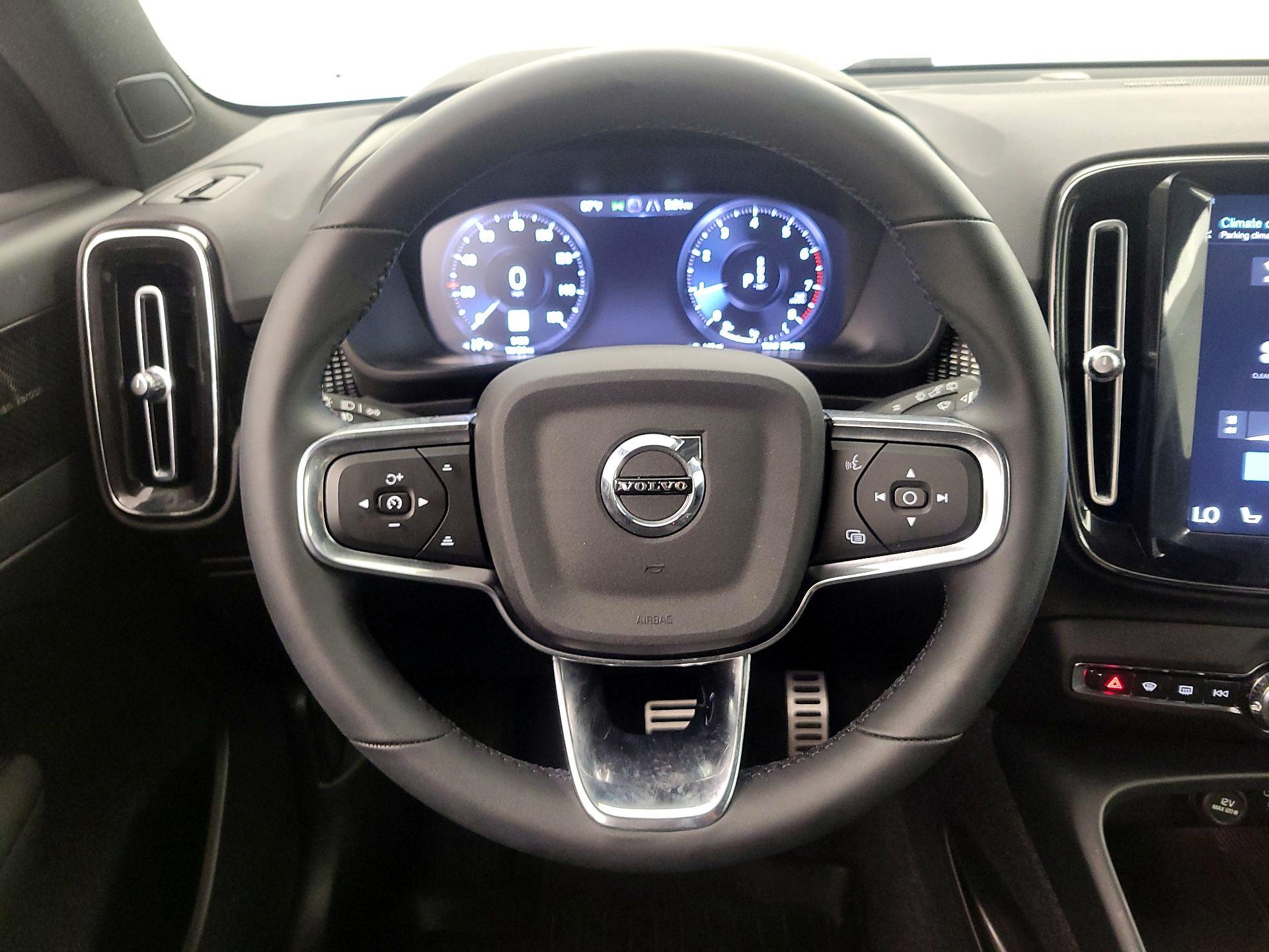 Thumbnail: 2022 Volvo XC40 - 10