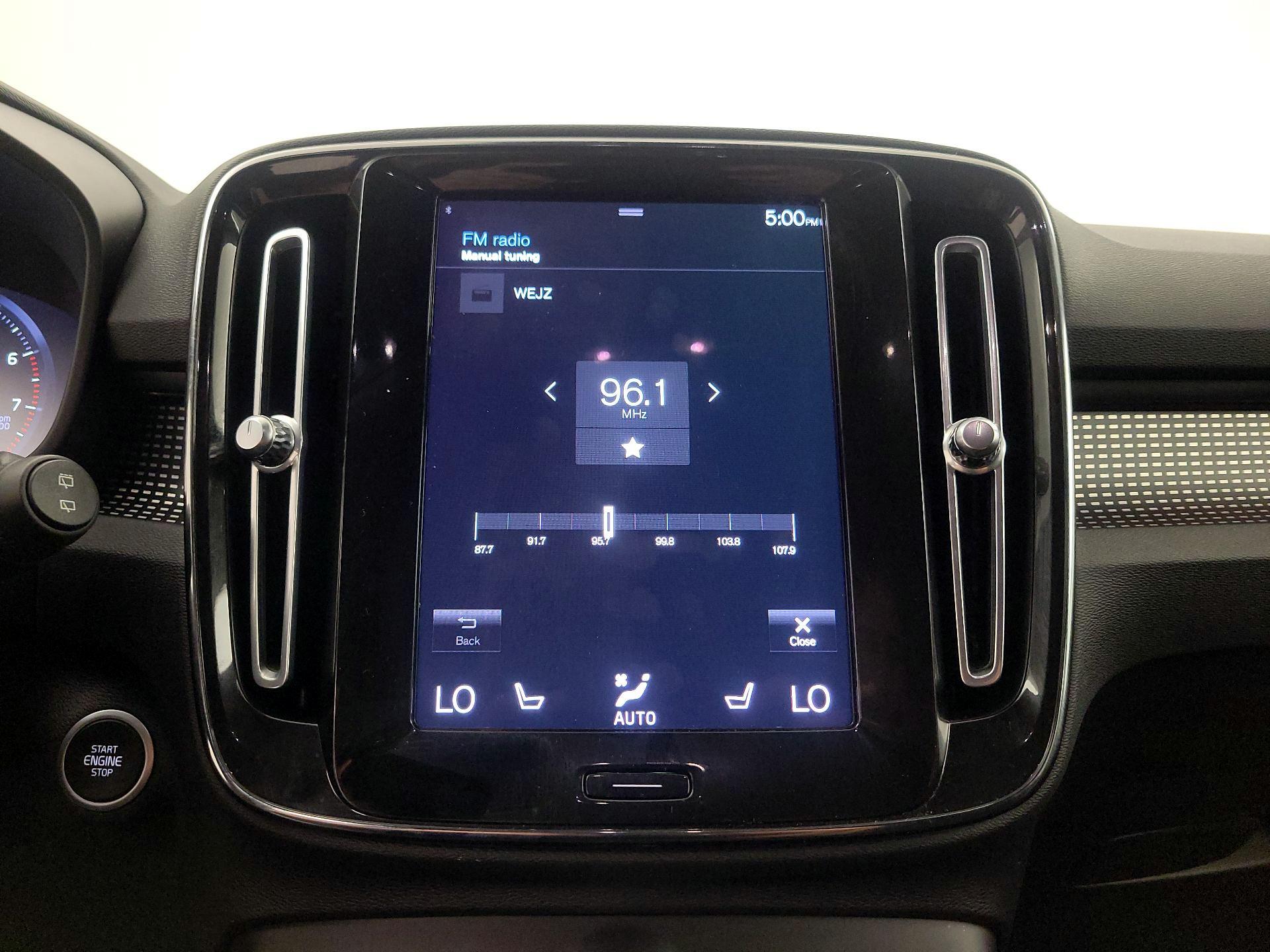 Thumbnail: 2022 Volvo XC40 - 15
