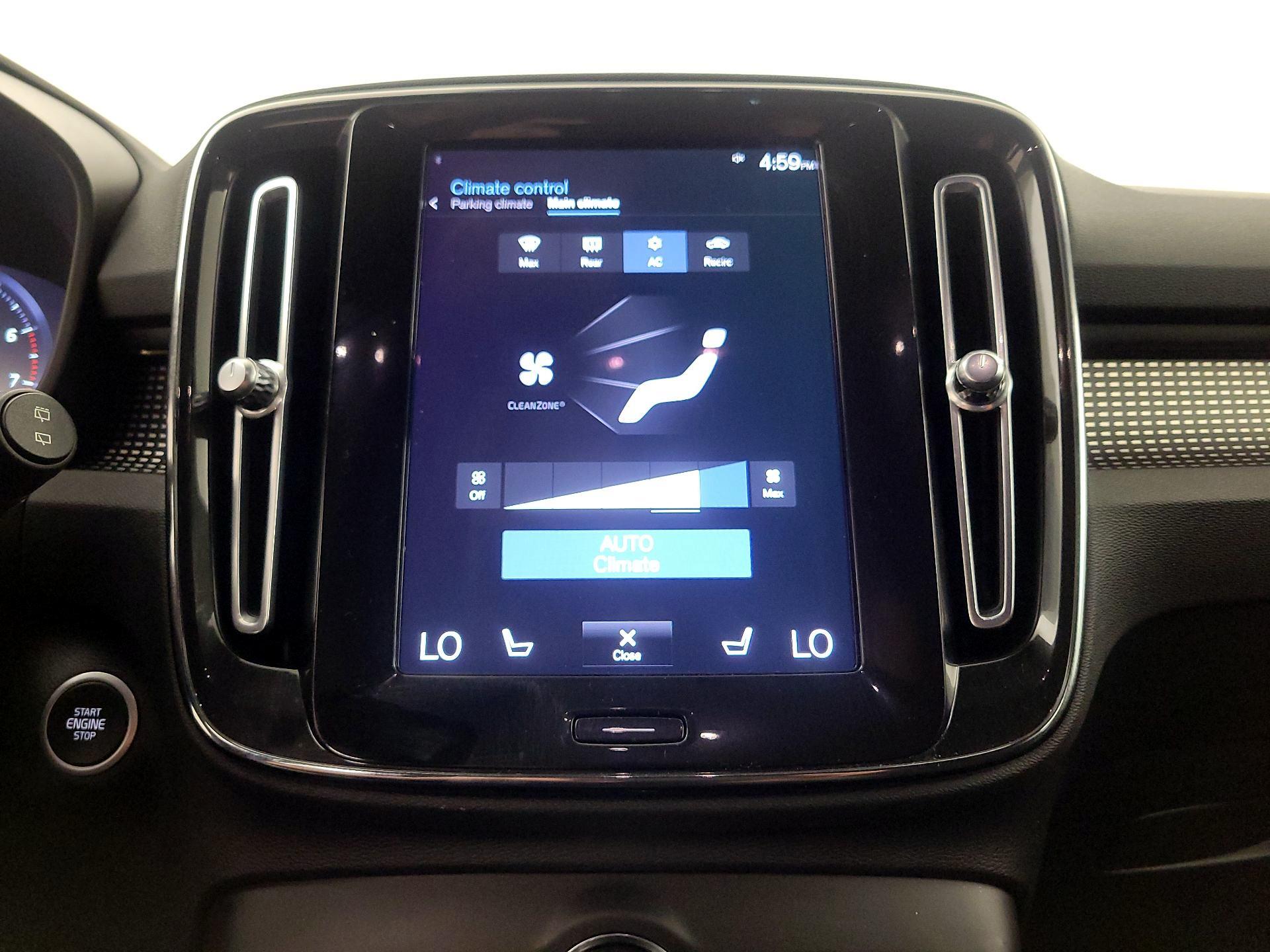 Thumbnail: 2022 Volvo XC40 - 16