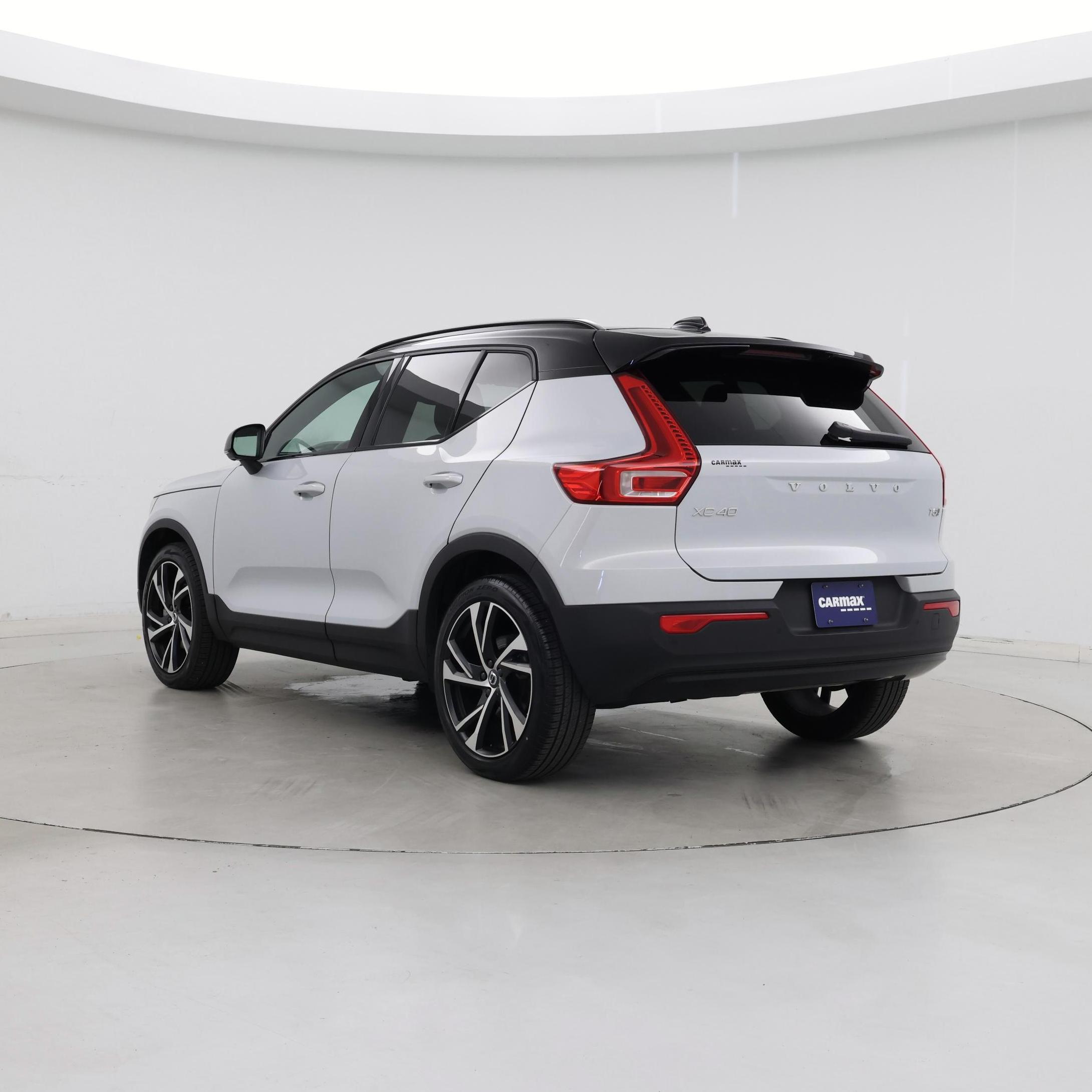 Thumbnail: 2022 Volvo XC40 - 2
