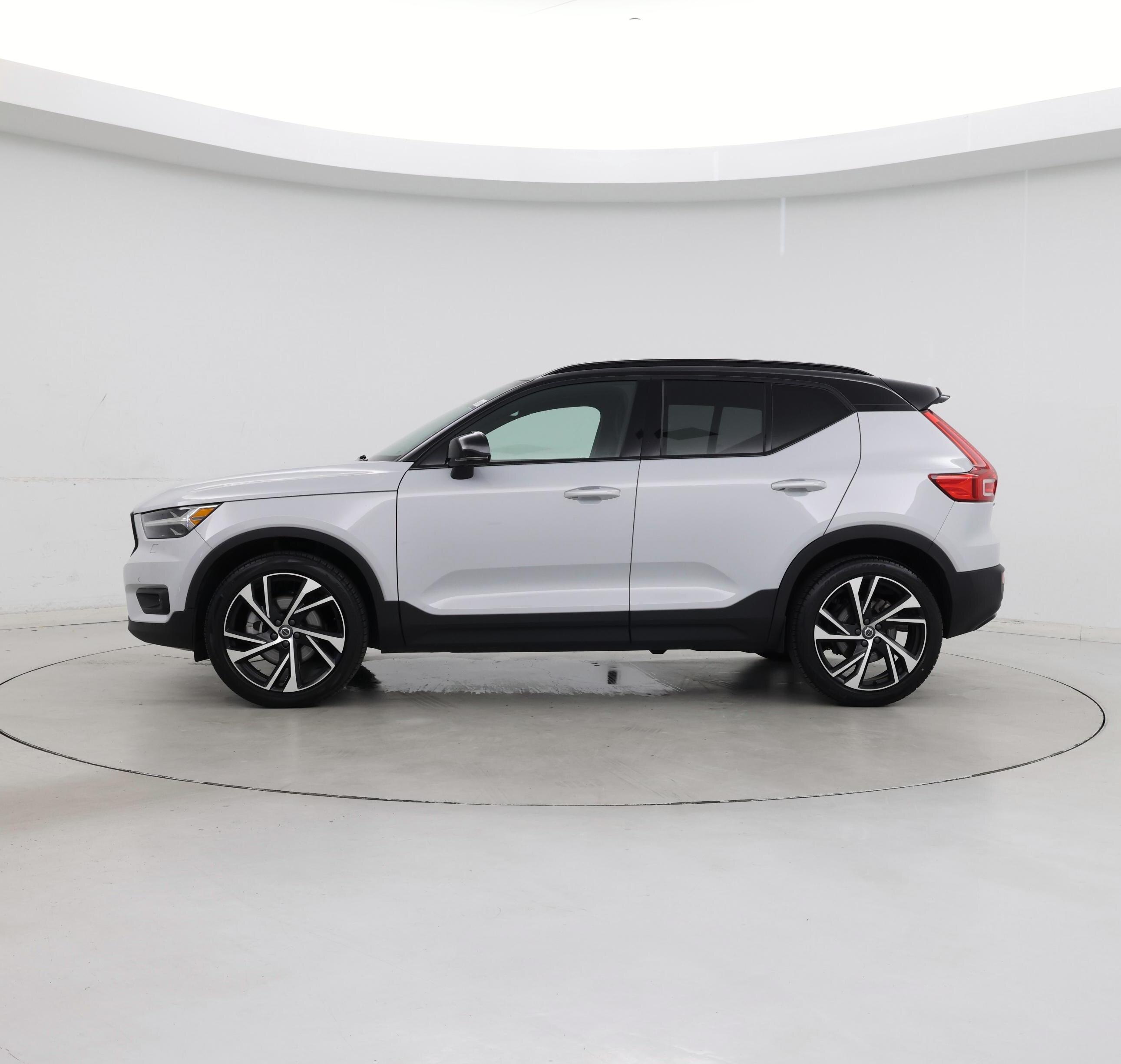 Thumbnail: 2022 Volvo XC40 - 3