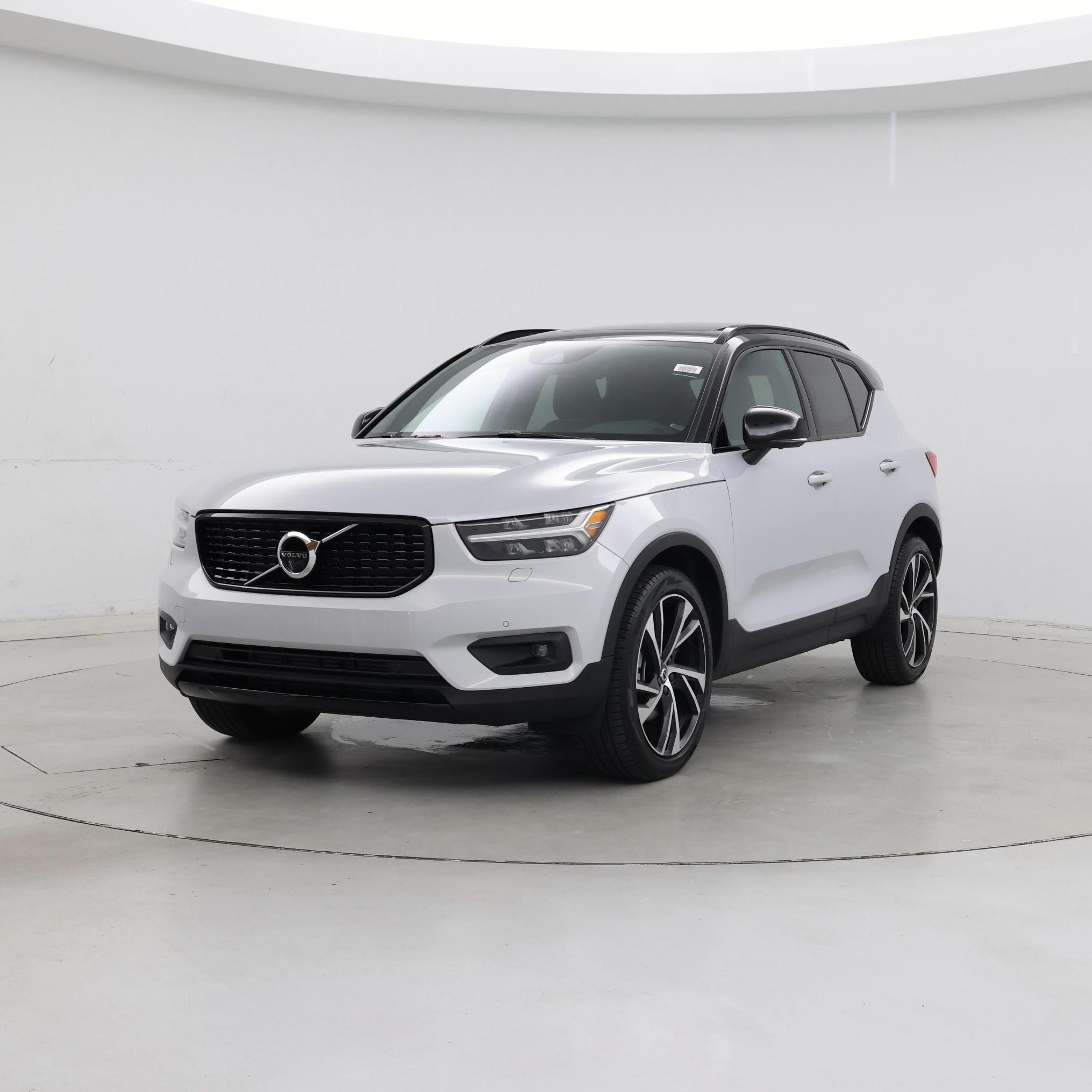 Thumbnail: 2022 Volvo XC40 - 4