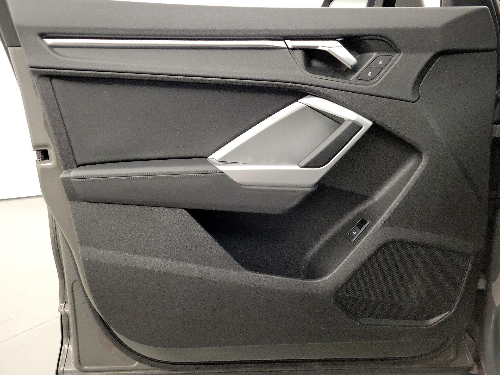 Thumbnail: 2020 Audi Q3 - 12