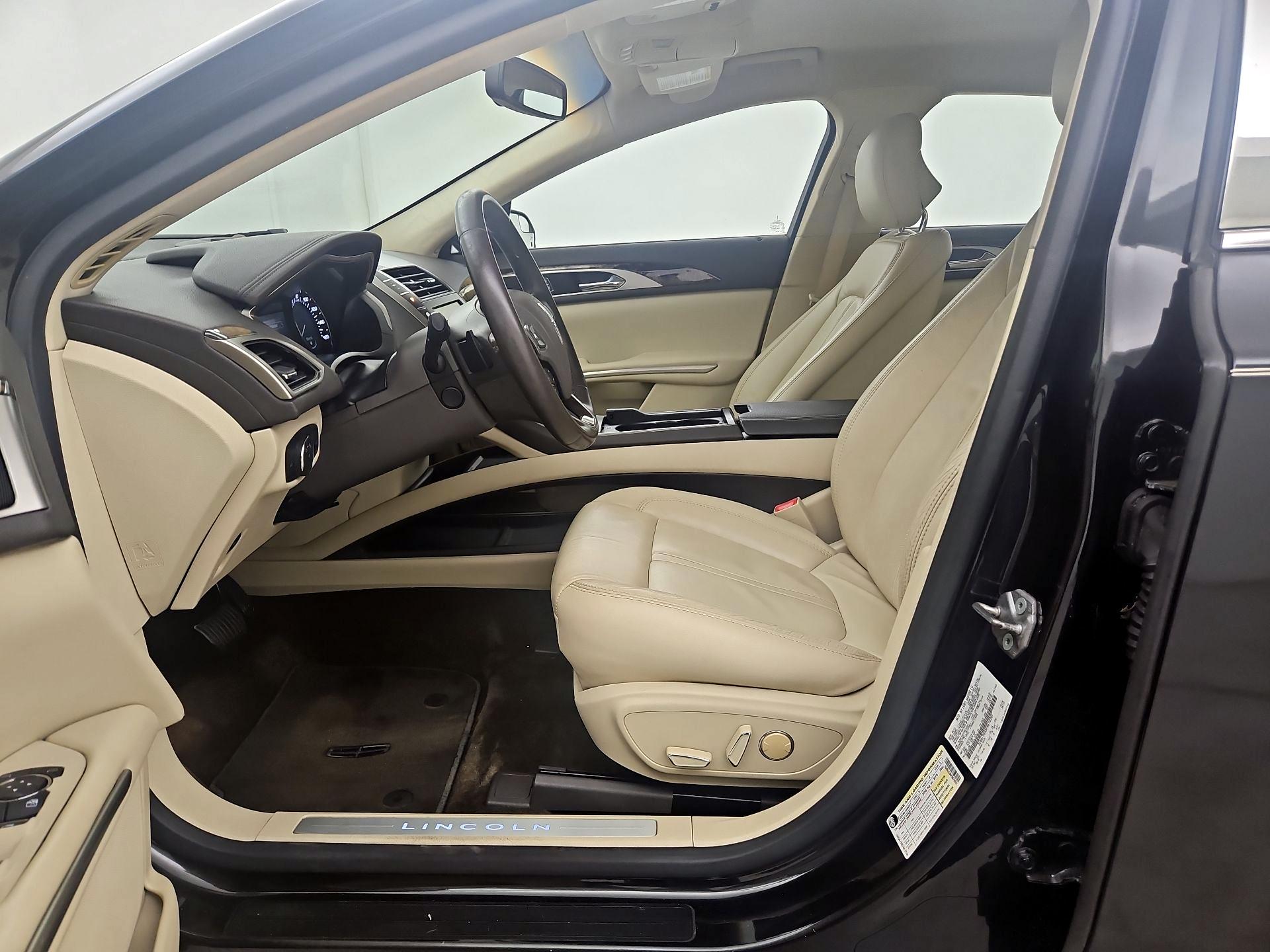 Thumbnail: 2015 Lincoln MKZ - 9