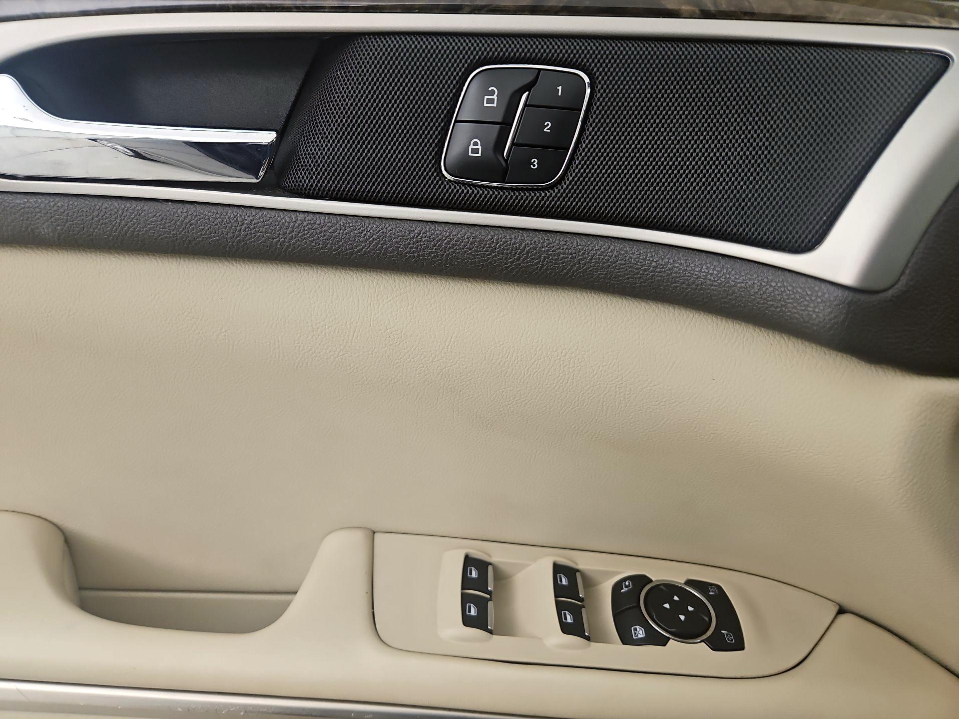 Thumbnail: 2015 Lincoln MKZ - 10