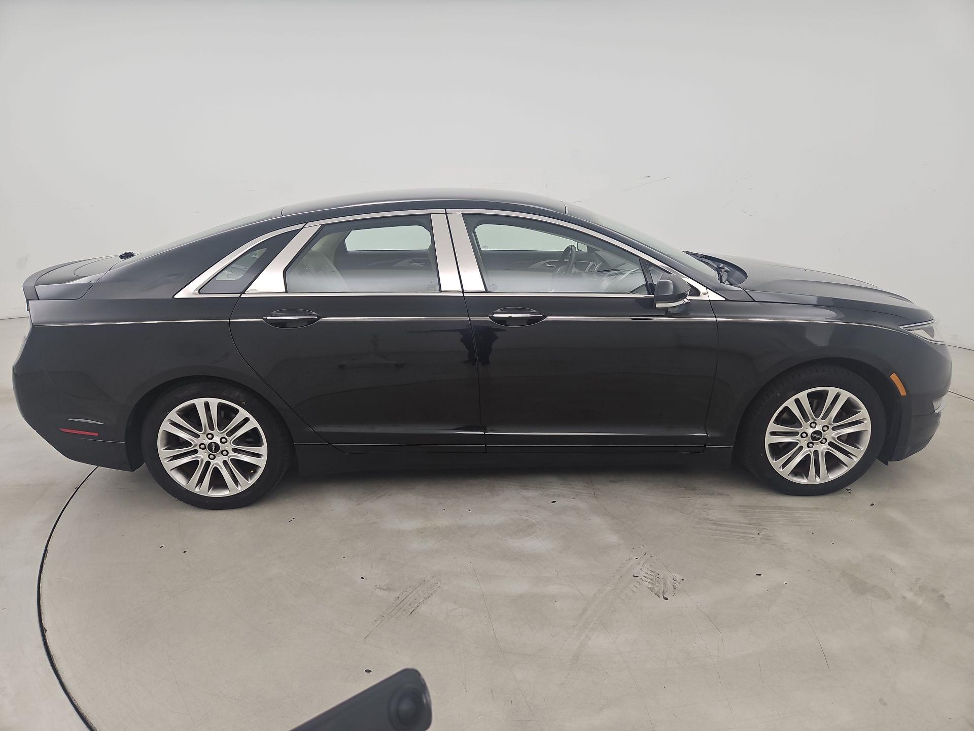 Thumbnail: 2015 Lincoln MKZ - 4