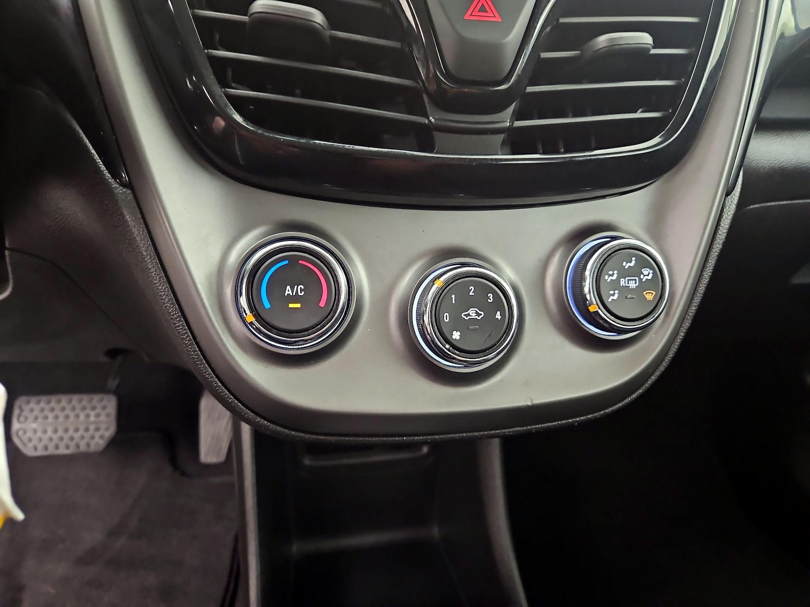 2022 Chevrolet Spark 1LT - Photo 17