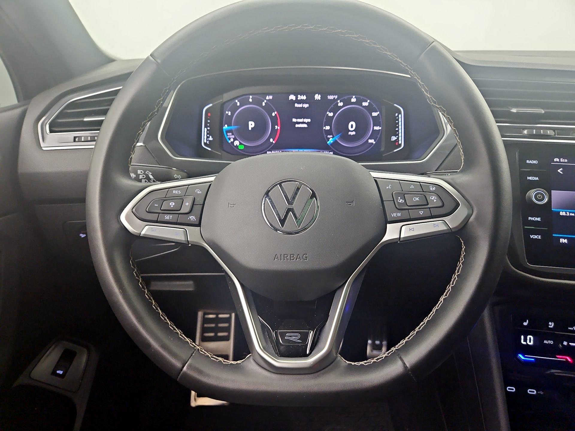 Thumbnail: 2023 Volkswagen Tiguan - 10