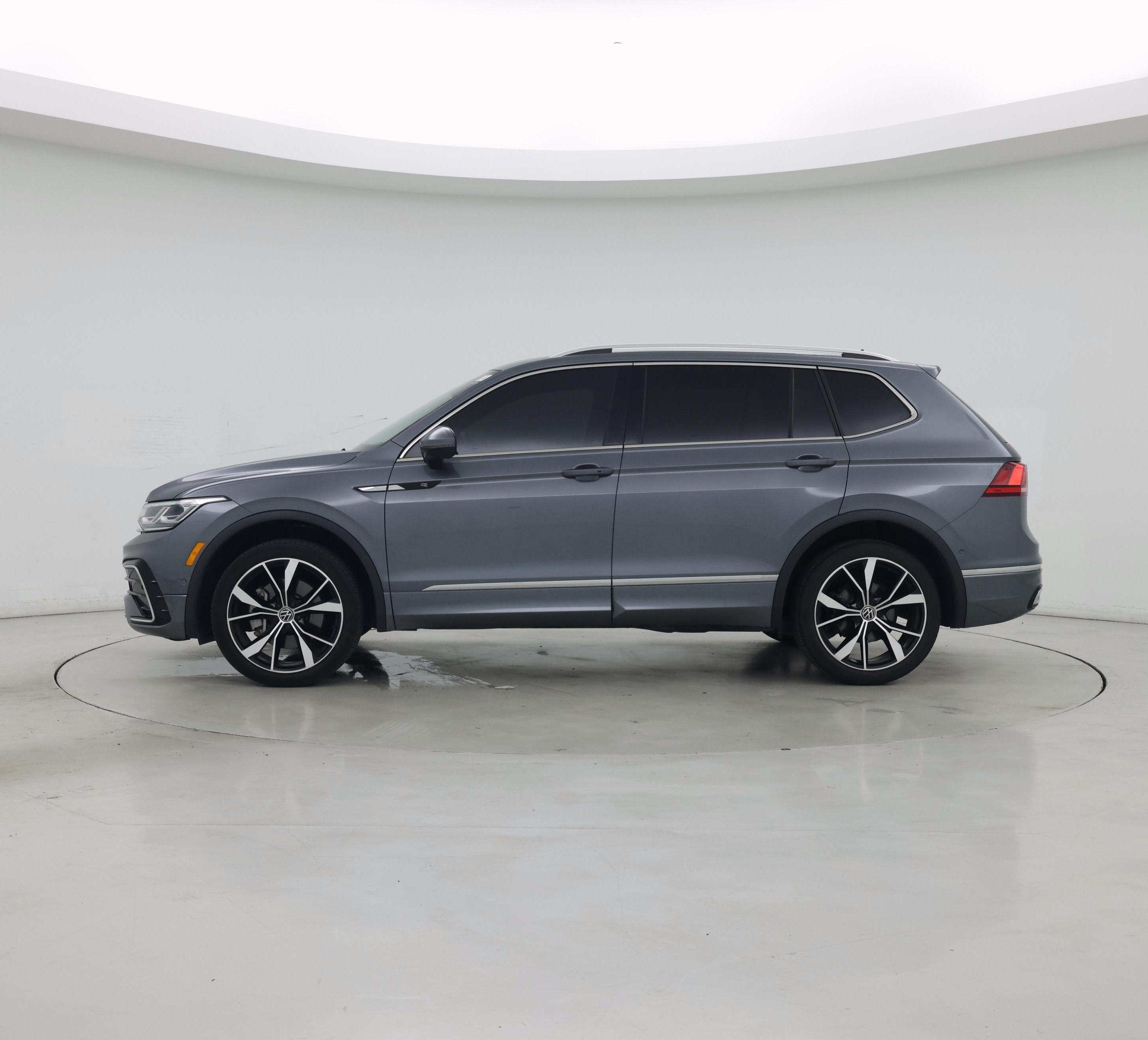 Thumbnail: 2023 Volkswagen Tiguan - 3