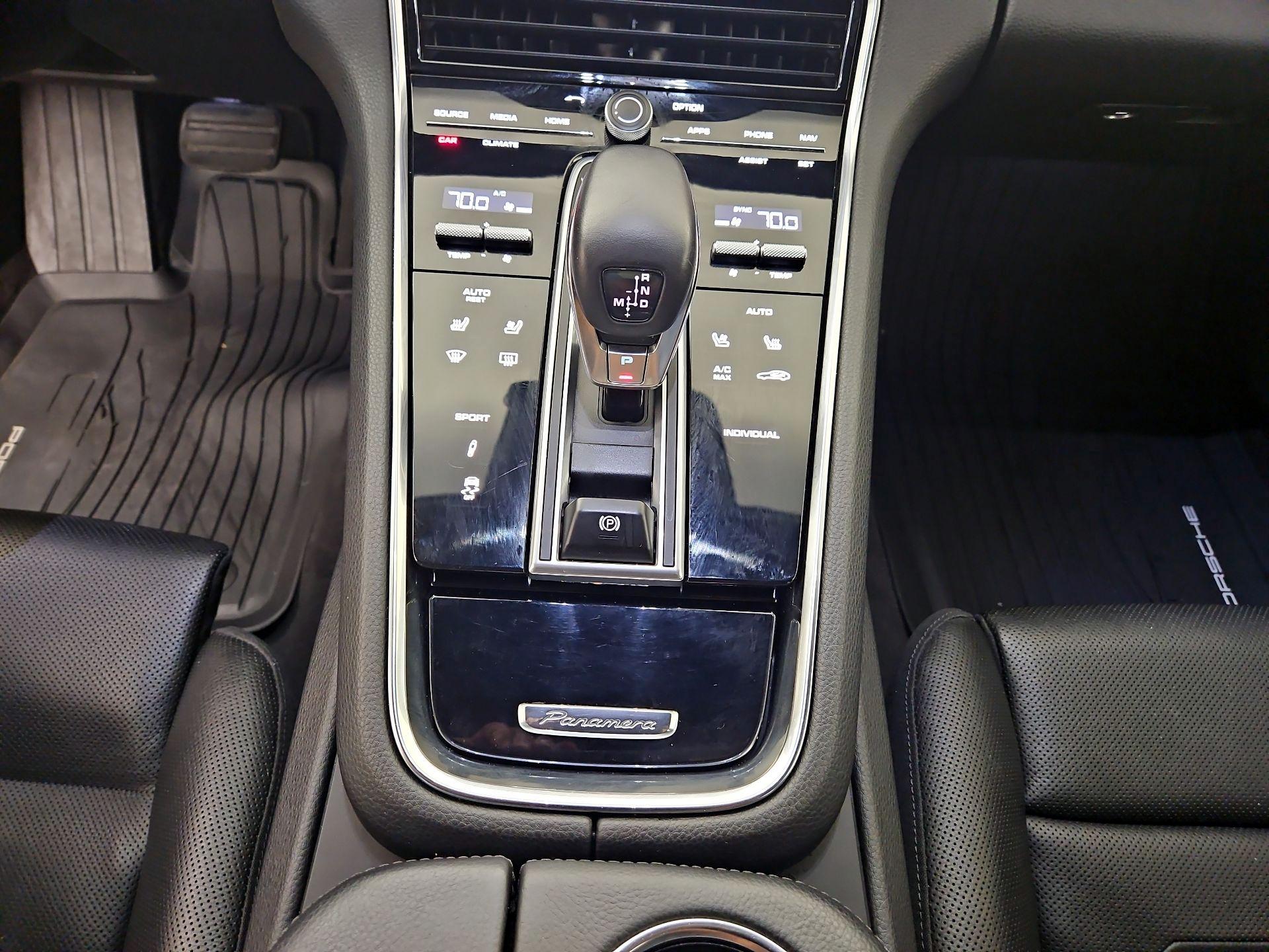 Thumbnail: 2020 Porsche Panamera - 16