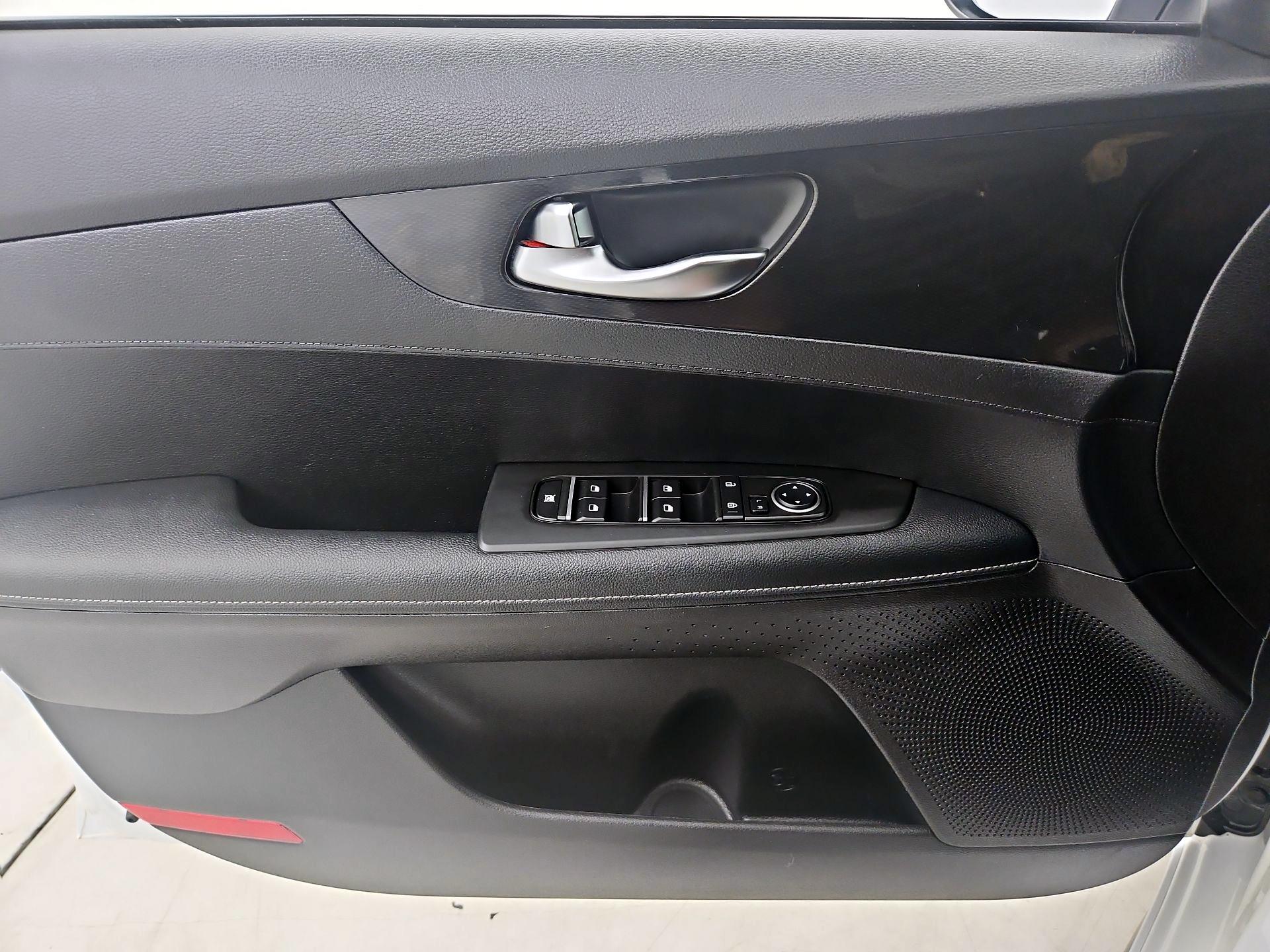 Thumbnail: 2023 Kia Forte - 10
