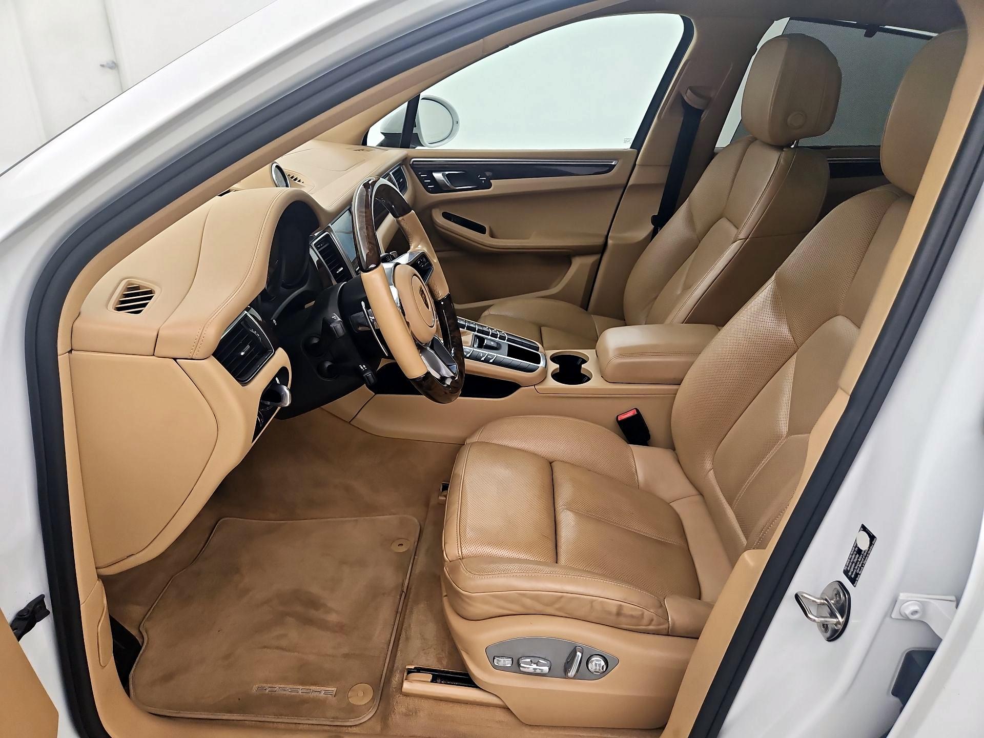 Thumbnail: 2016 Porsche Macan - 9