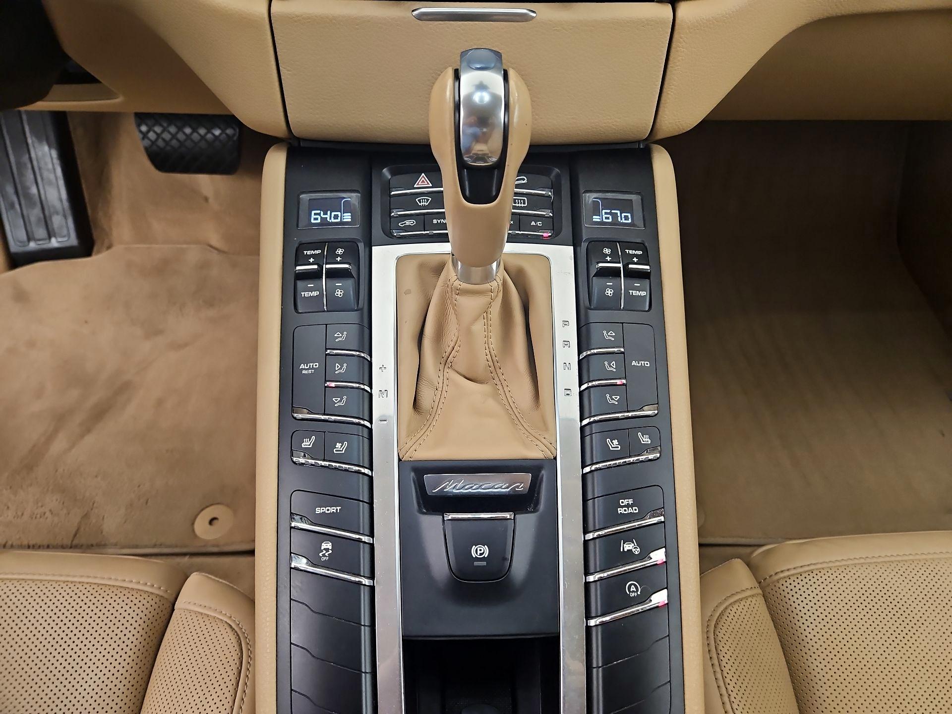 Thumbnail: 2016 Porsche Macan - 15