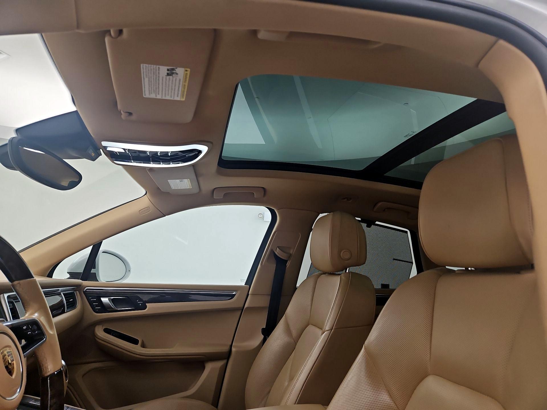 Thumbnail: 2016 Porsche Macan - 17