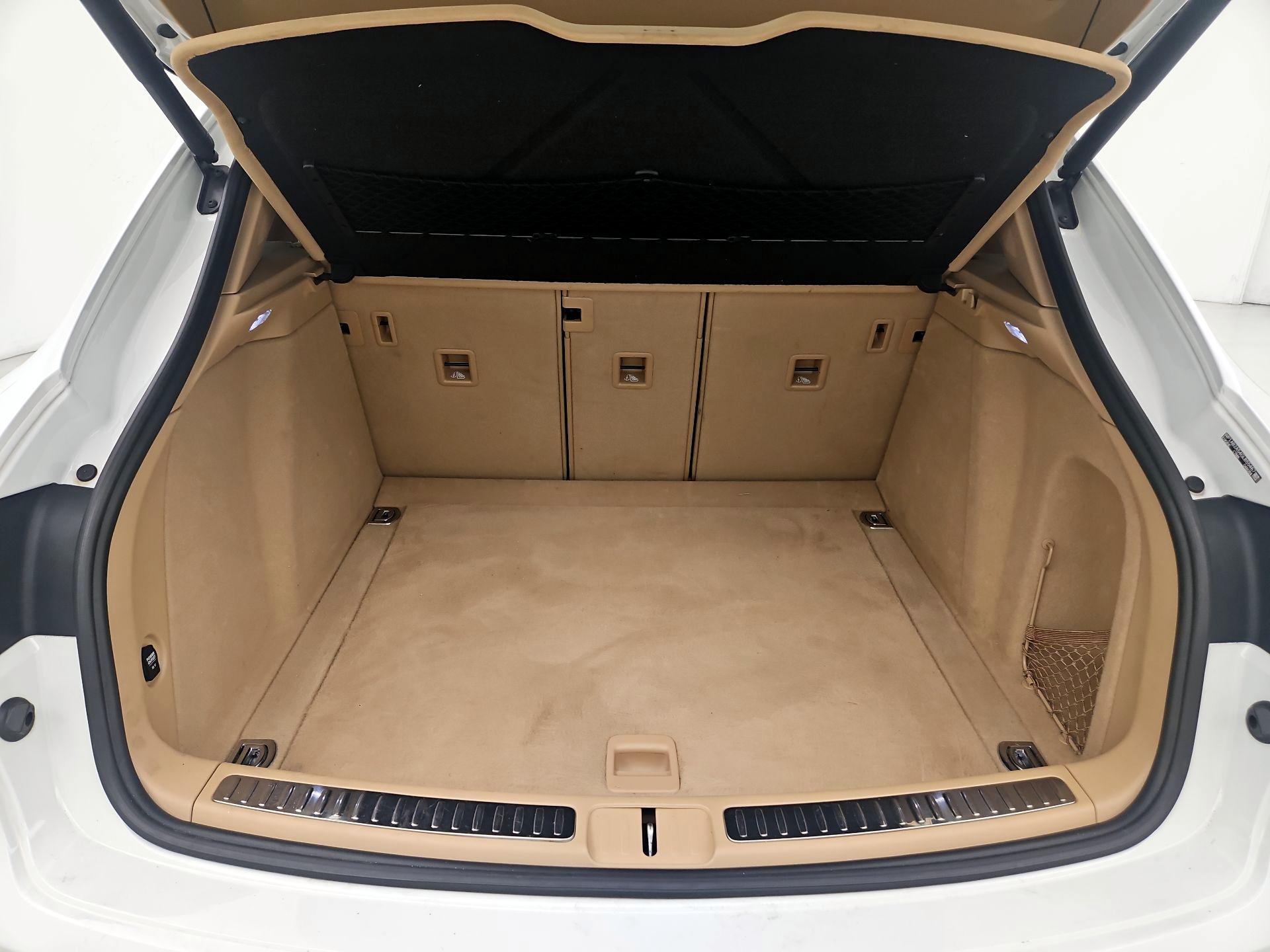 Thumbnail: 2016 Porsche Macan - 19