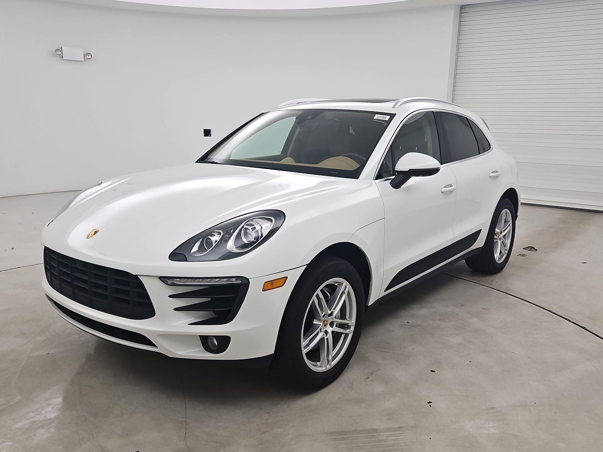 Thumbnail: 2016 Porsche Macan - 3