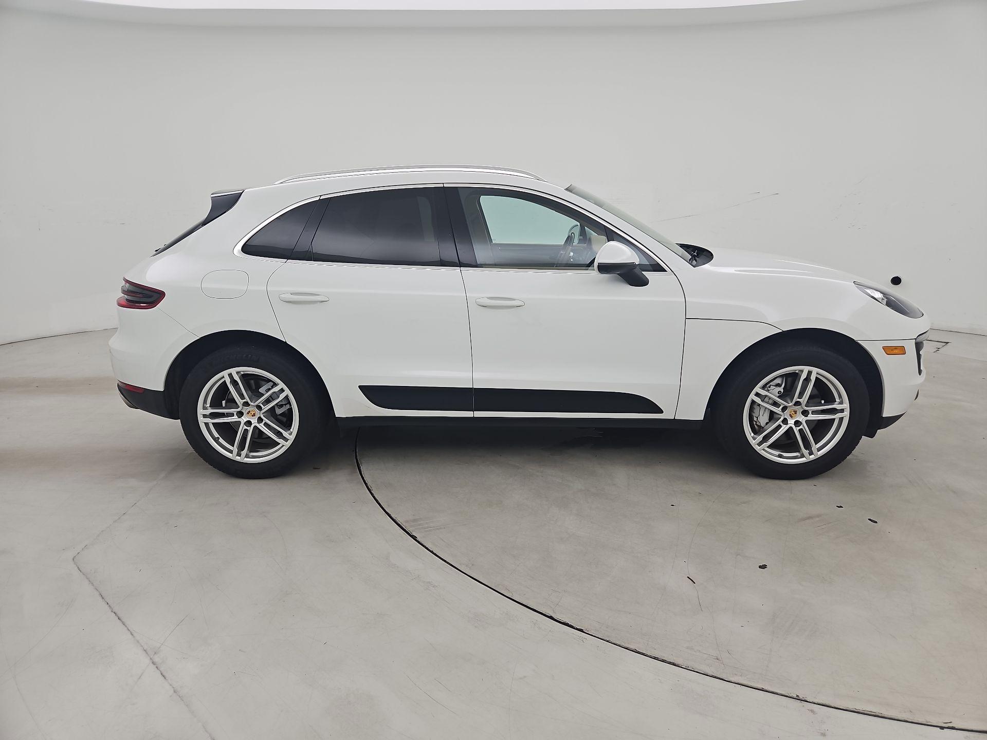 Thumbnail: 2016 Porsche Macan - 4