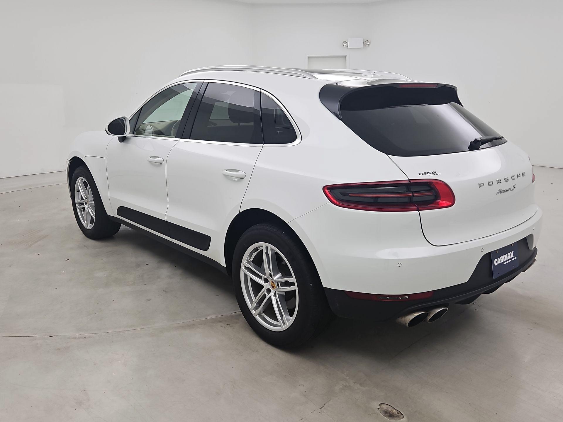 Thumbnail: 2016 Porsche Macan - 7