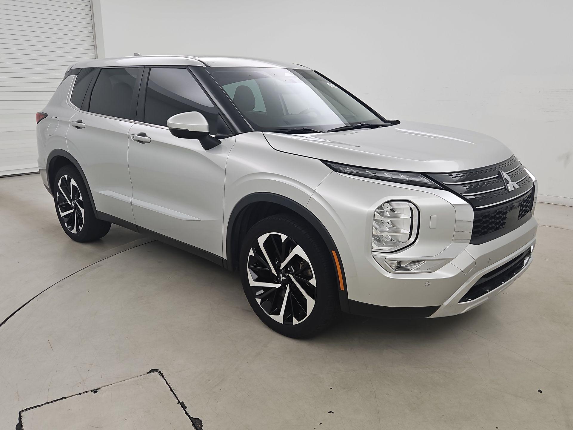 Thumbnail: 2022 Mitsubishi Outlander - 1