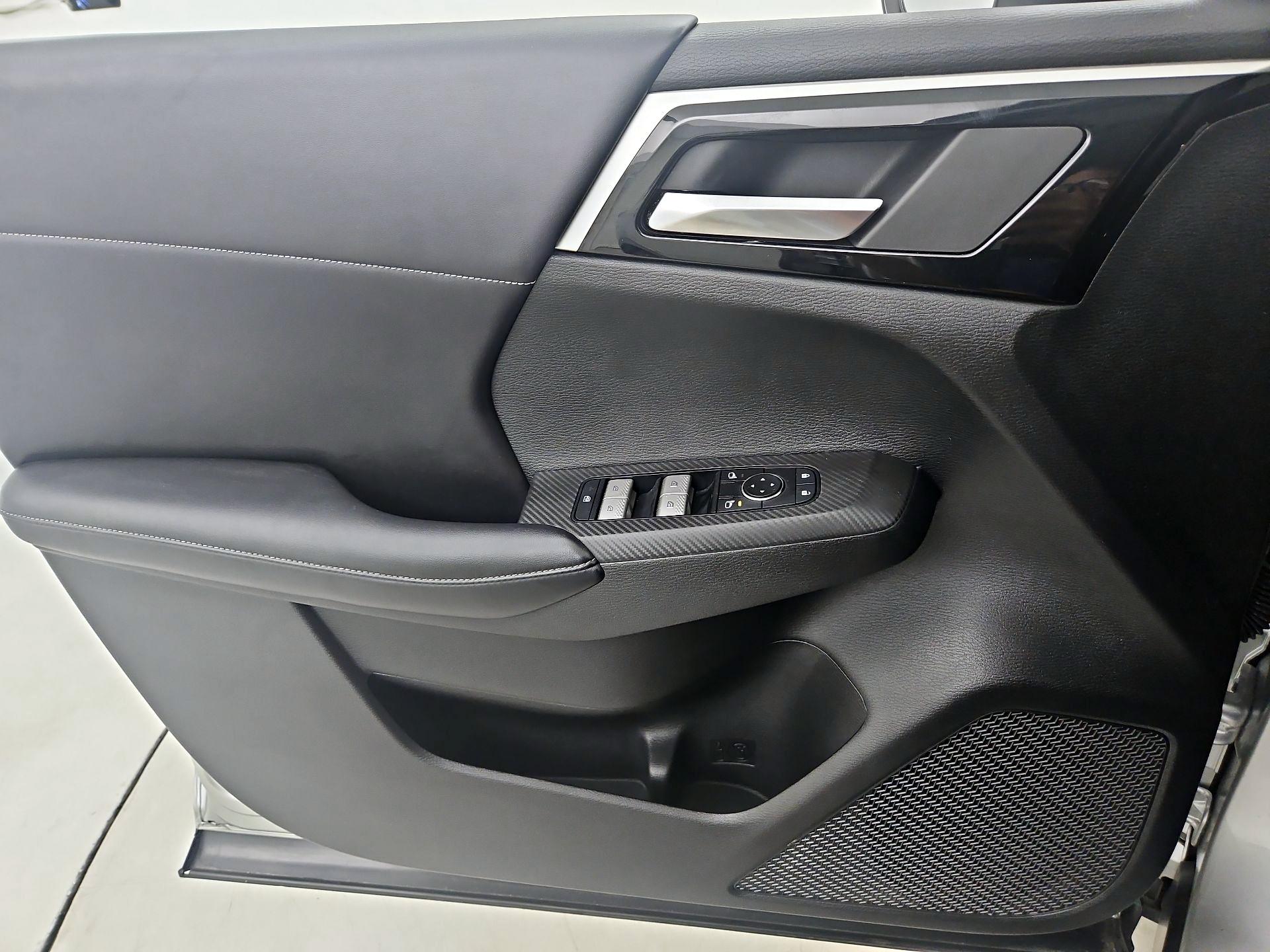 Thumbnail: 2022 Mitsubishi Outlander - 10