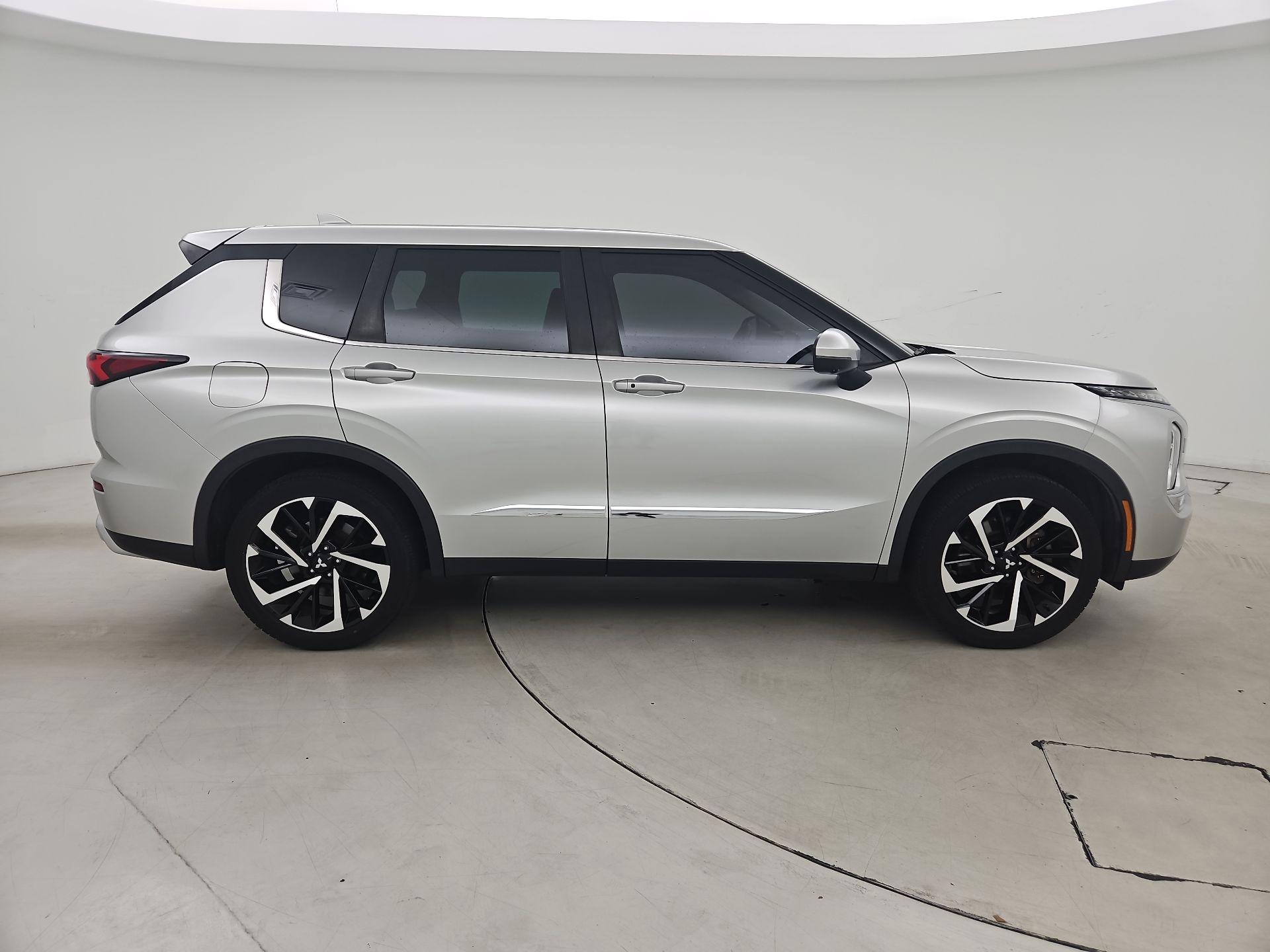 Thumbnail: 2022 Mitsubishi Outlander - 4