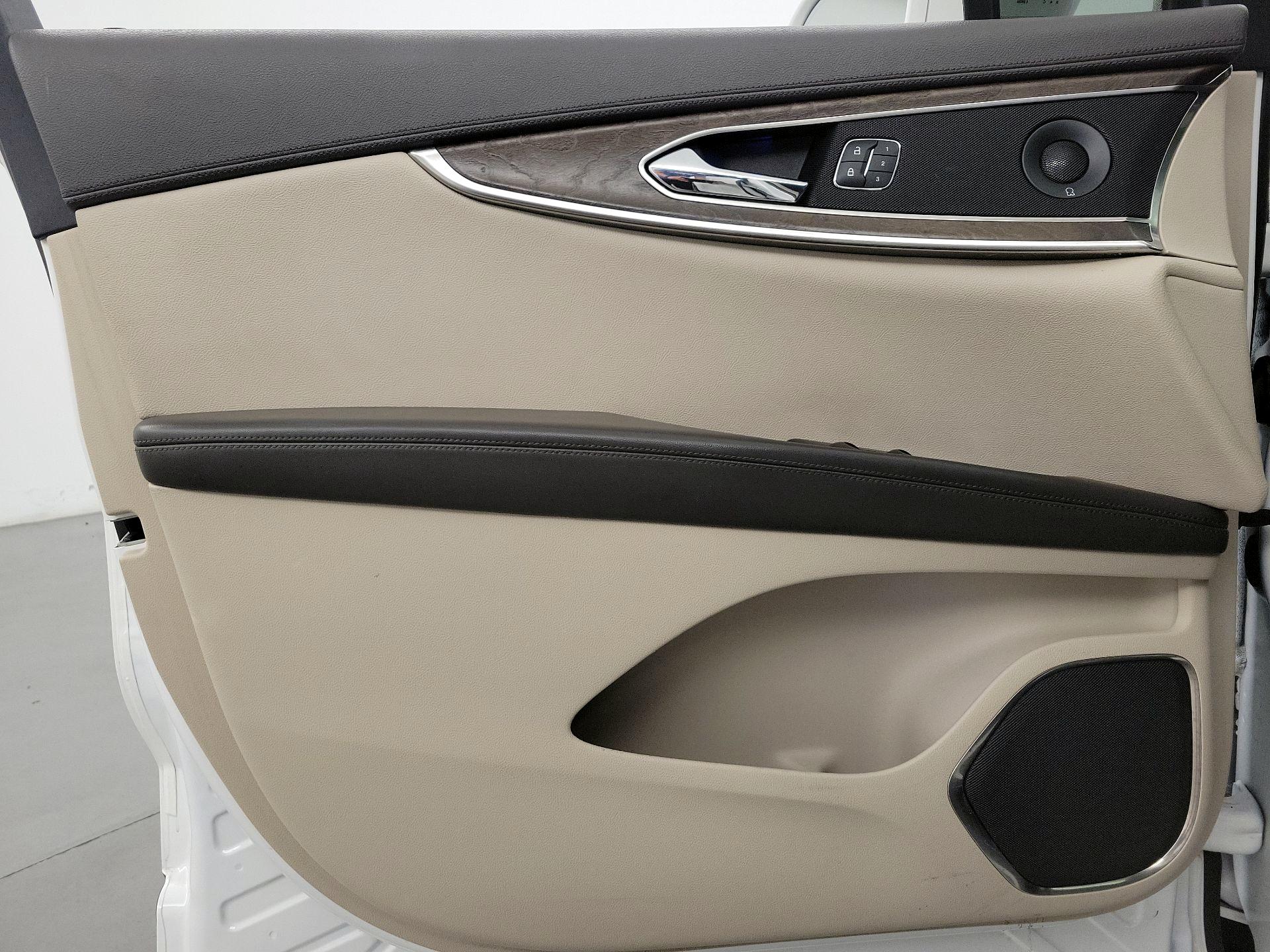 Thumbnail: 2020 Lincoln Nautilus - 12