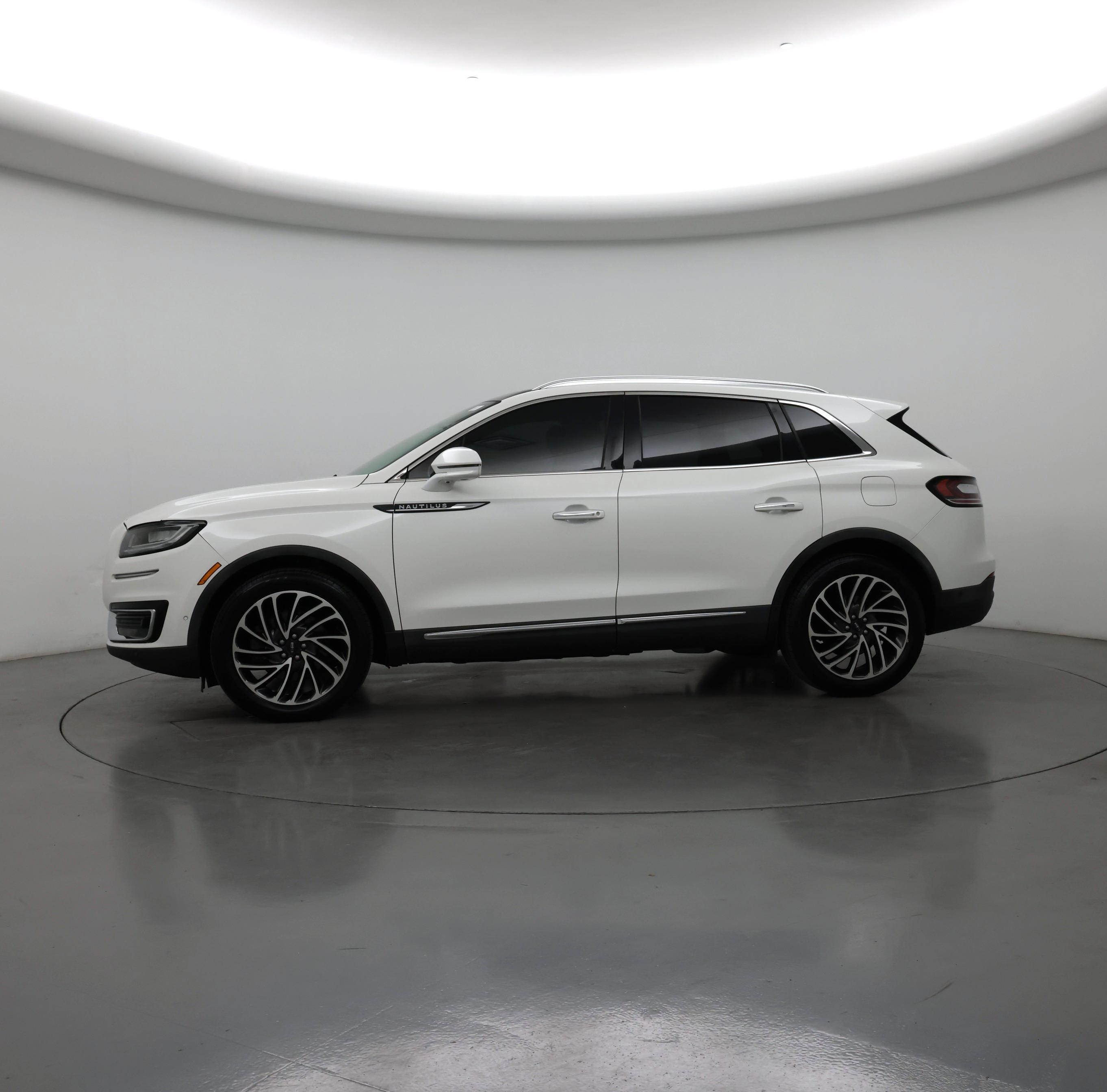 Thumbnail: 2020 Lincoln Nautilus - 3