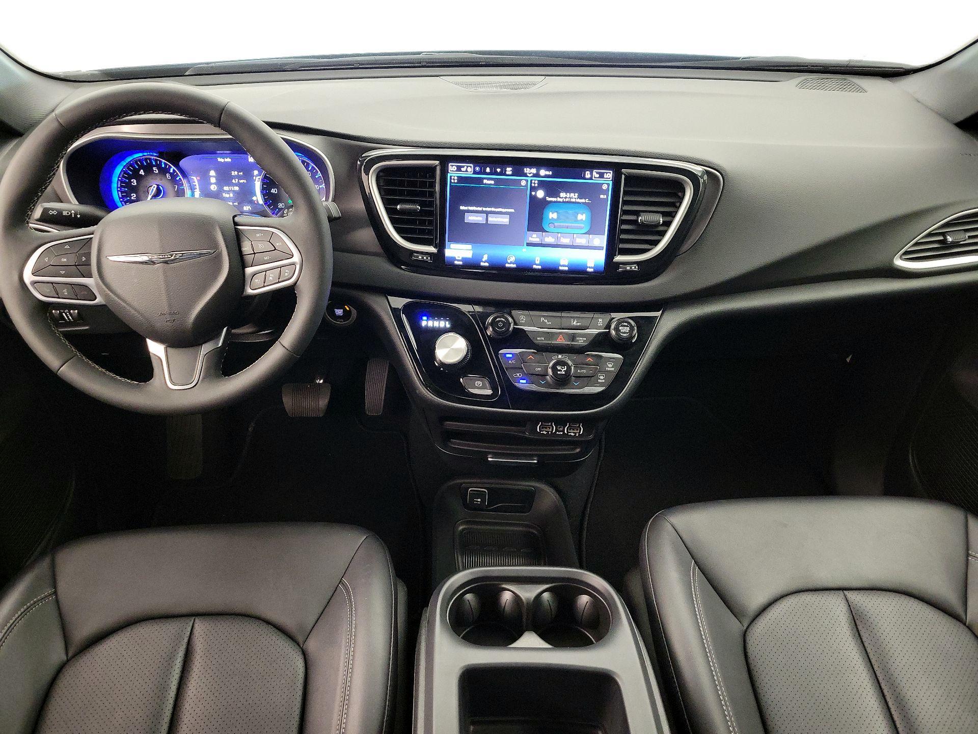 Thumbnail: 2025 Chrysler Pacifica - 9
