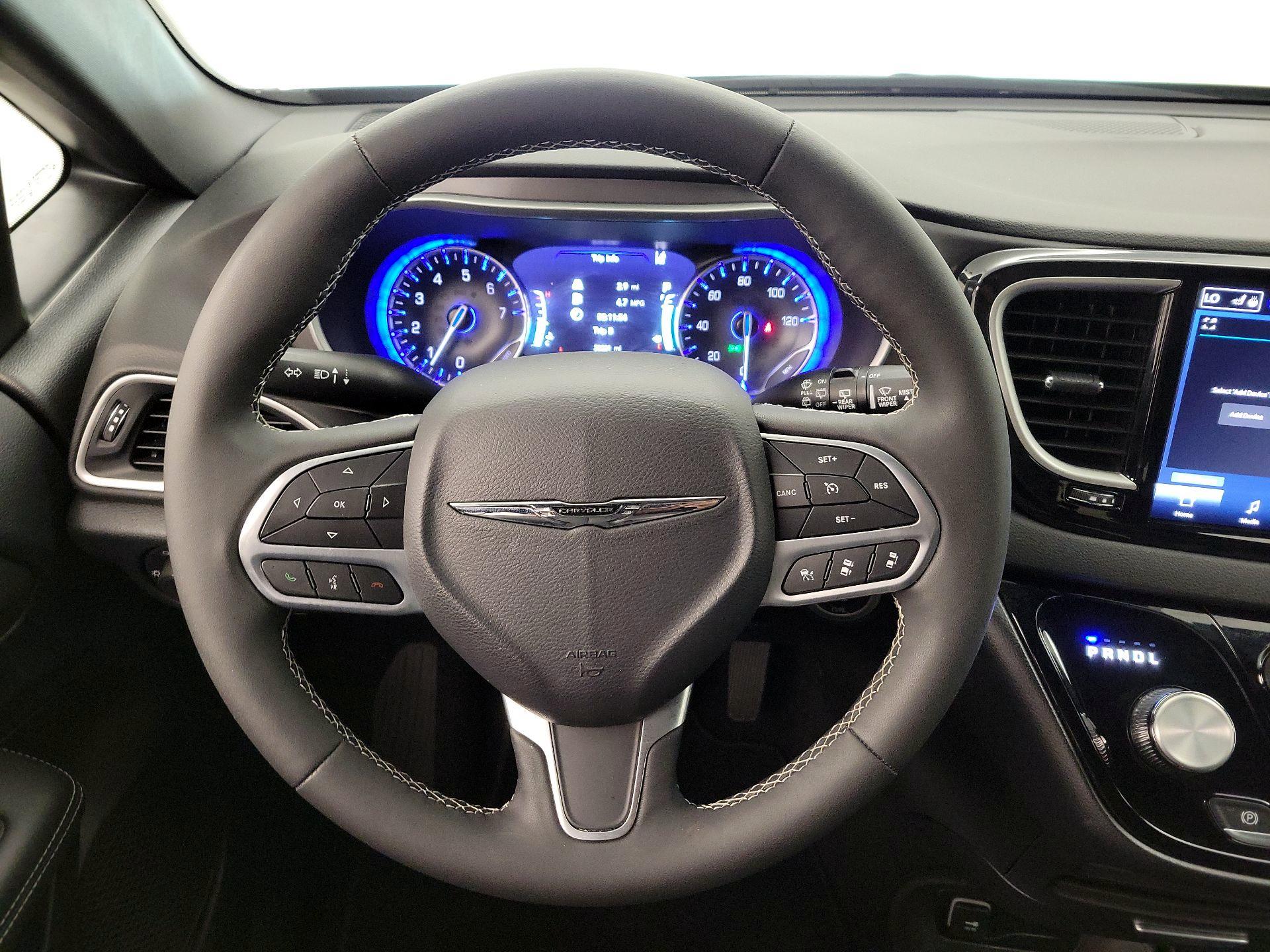 Thumbnail: 2025 Chrysler Pacifica - 10