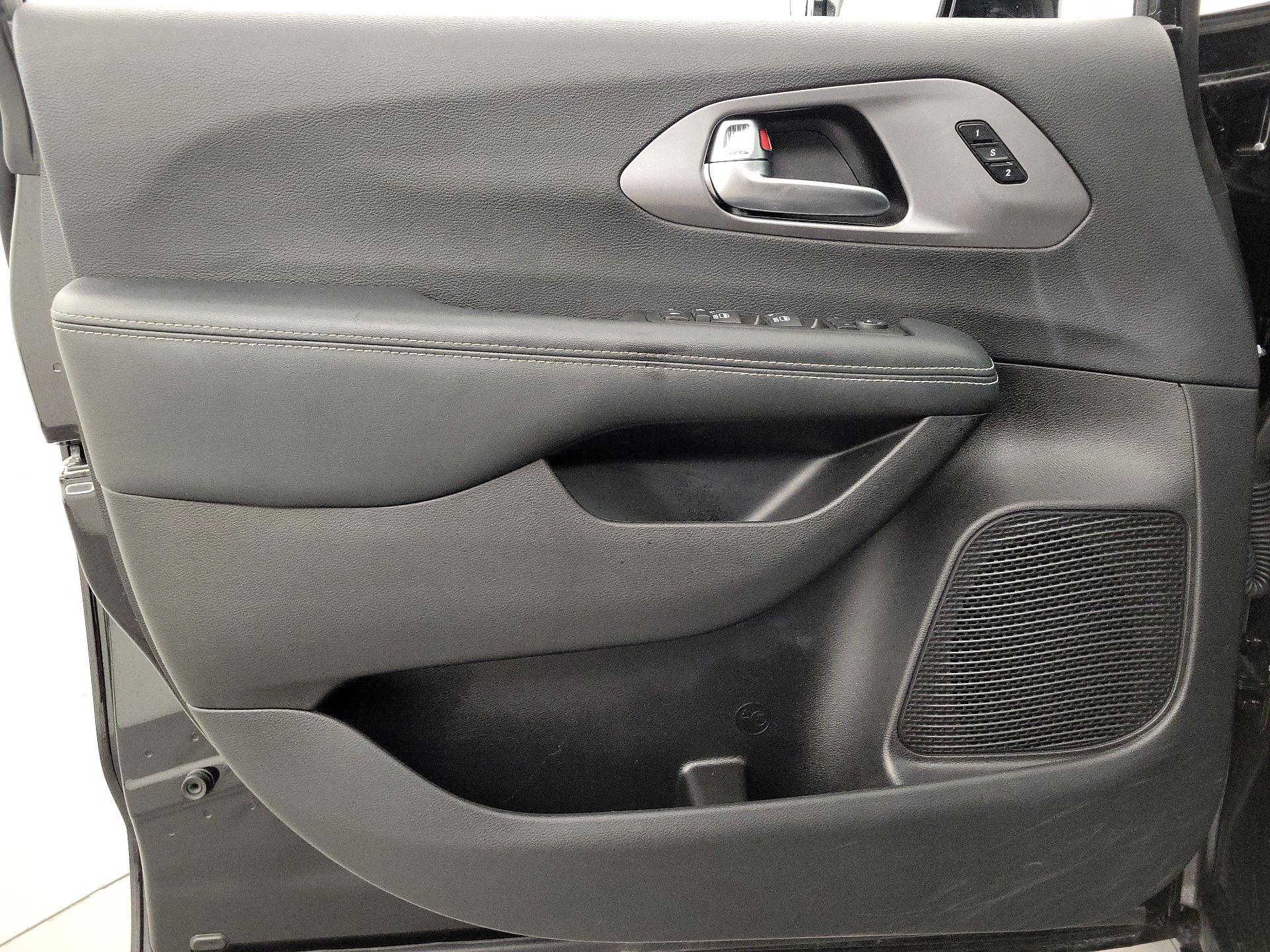 Thumbnail: 2025 Chrysler Pacifica - 12