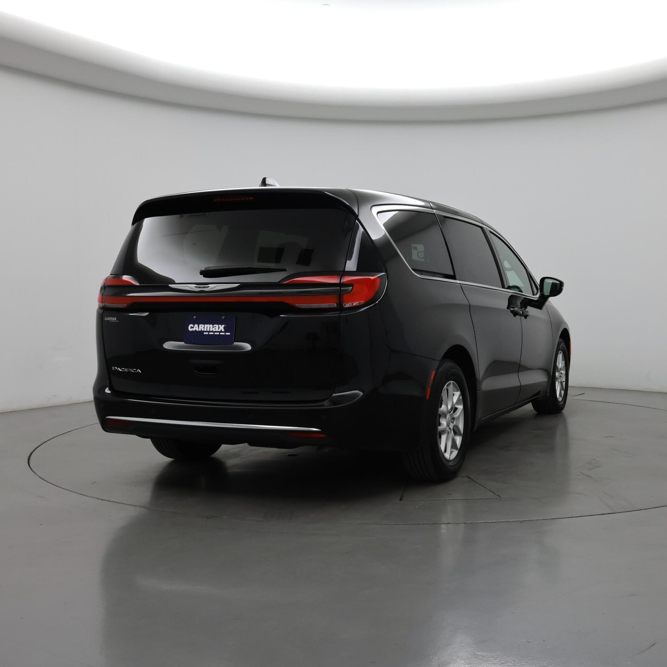 Thumbnail: 2025 Chrysler Pacifica - 8
