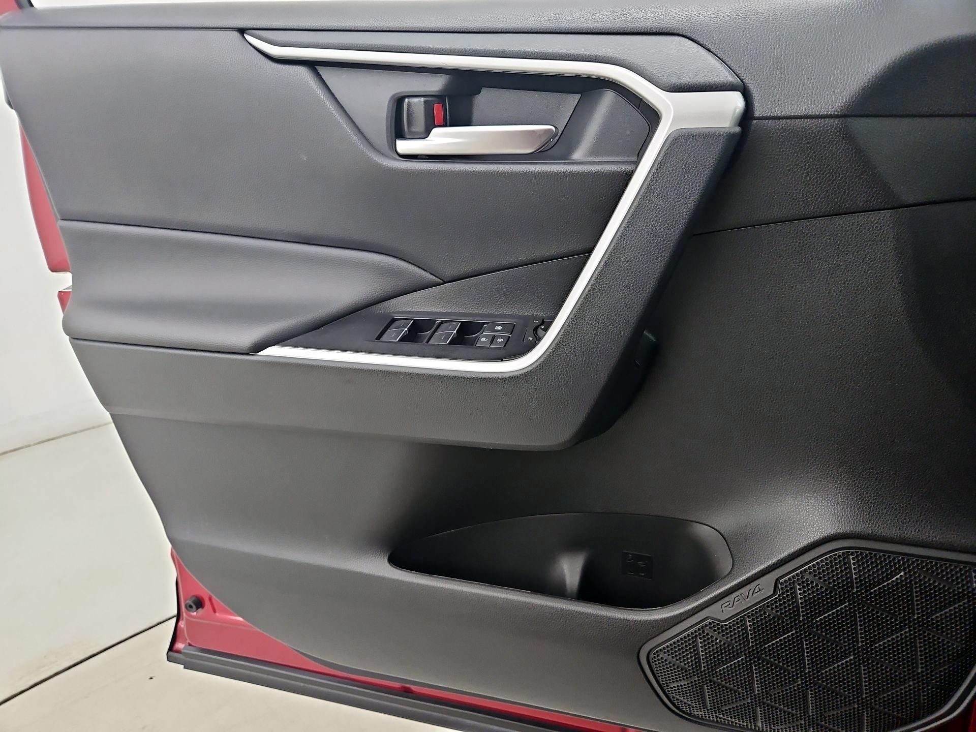Thumbnail: 2025 Toyota RAV4 - 12