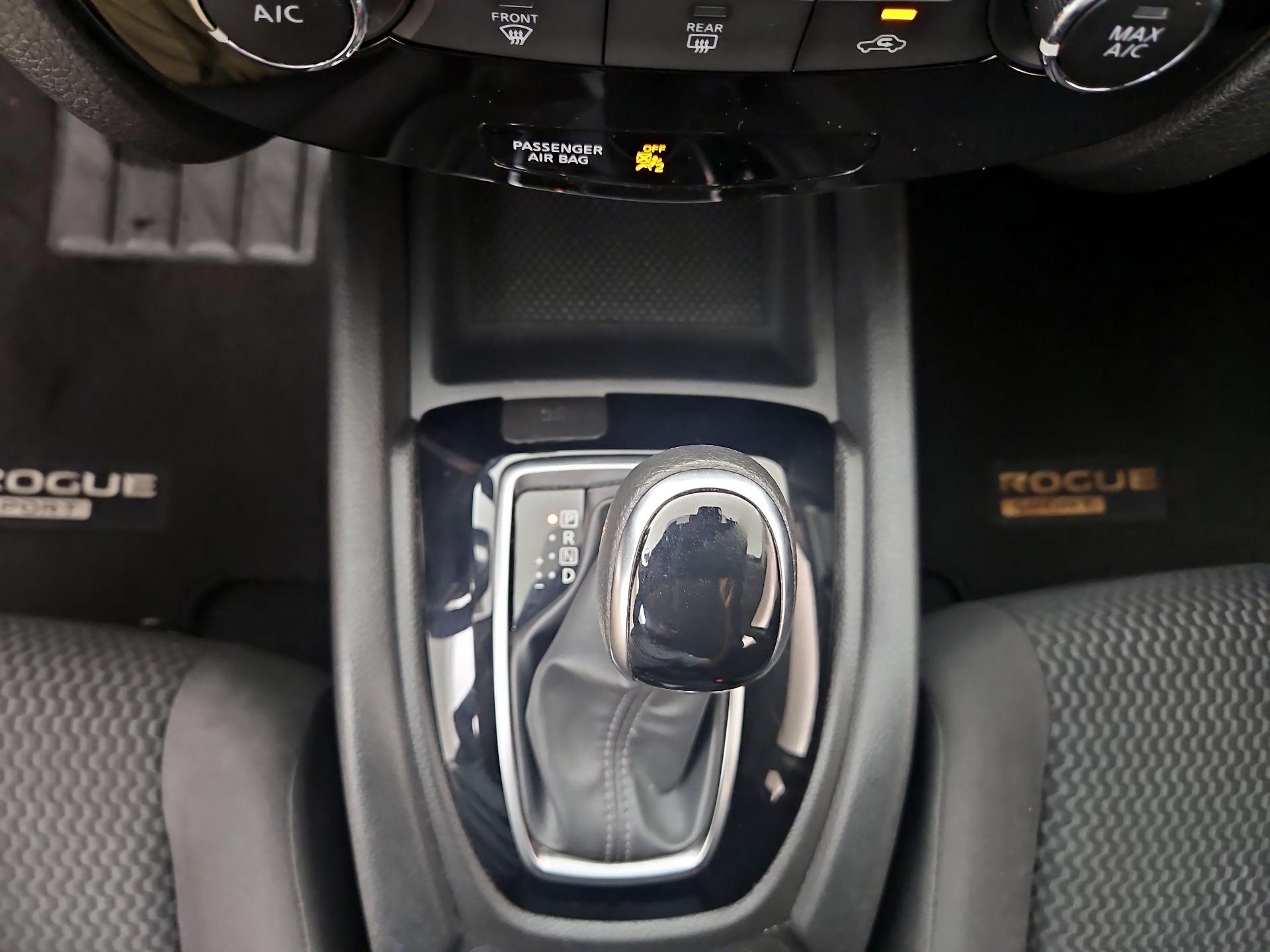 Thumbnail: 2020 Nissan Rogue Sport - 15