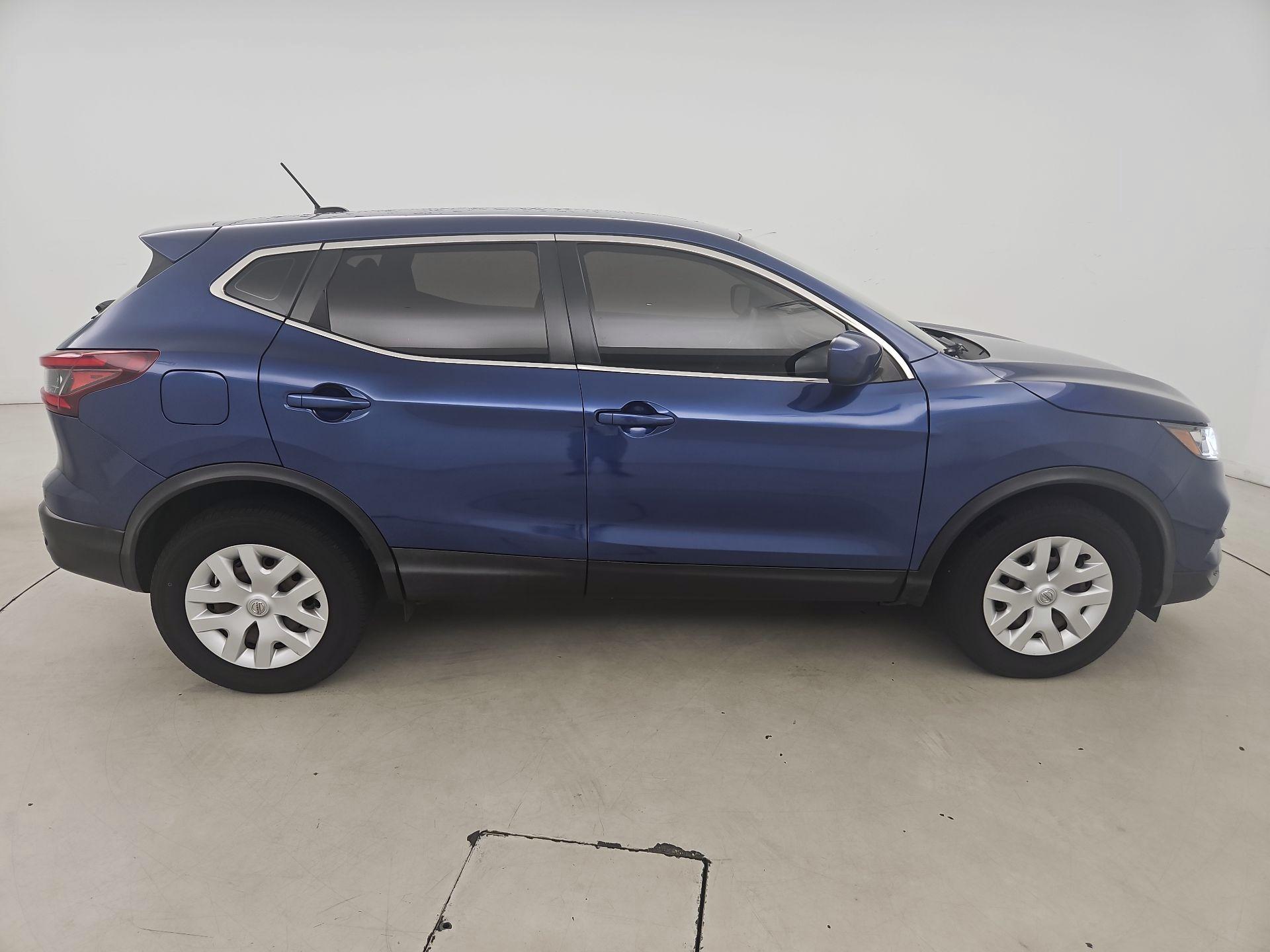 Thumbnail: 2020 Nissan Rogue Sport - 4