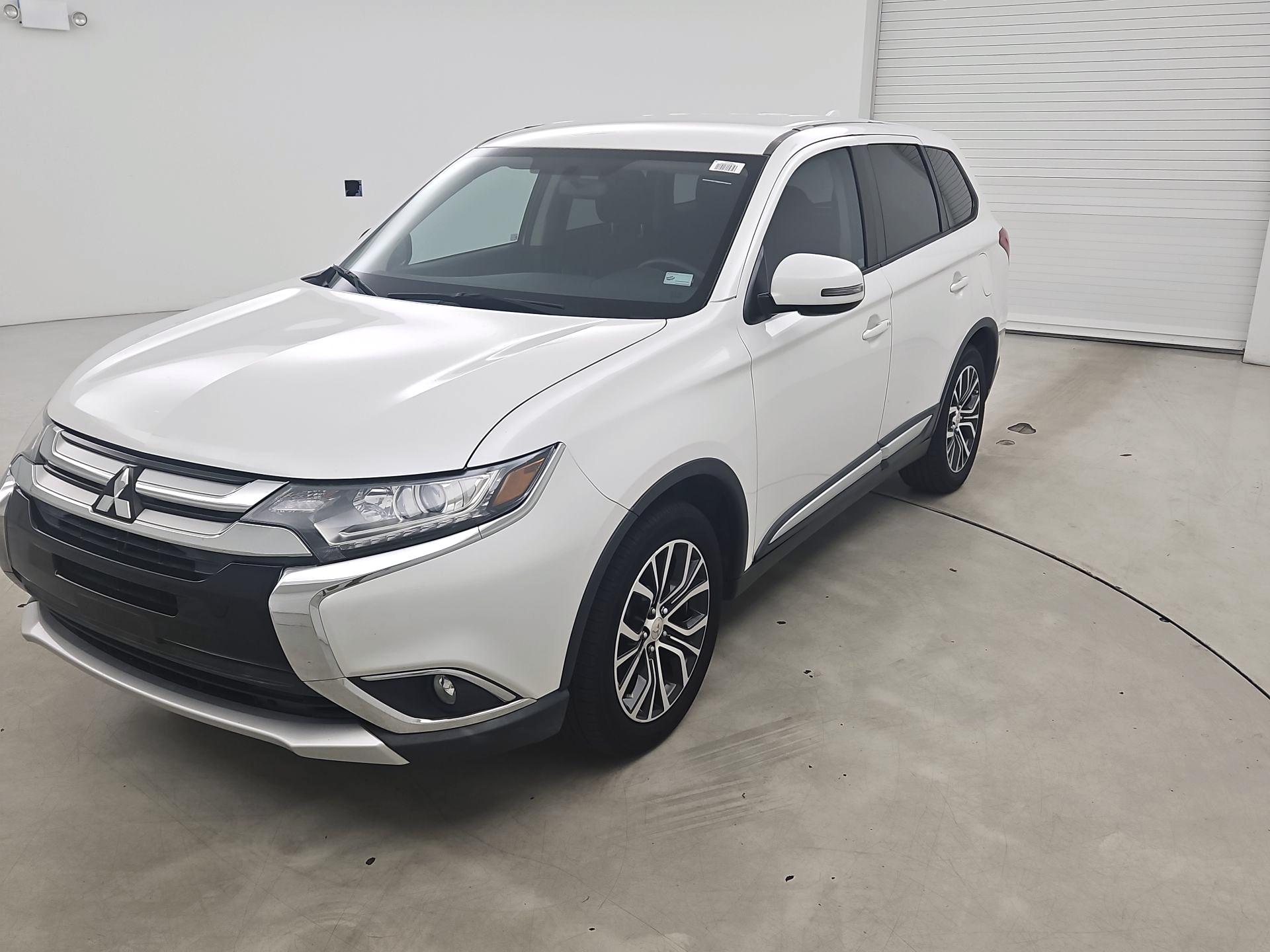 Thumbnail: 2018 Mitsubishi Outlander - 3