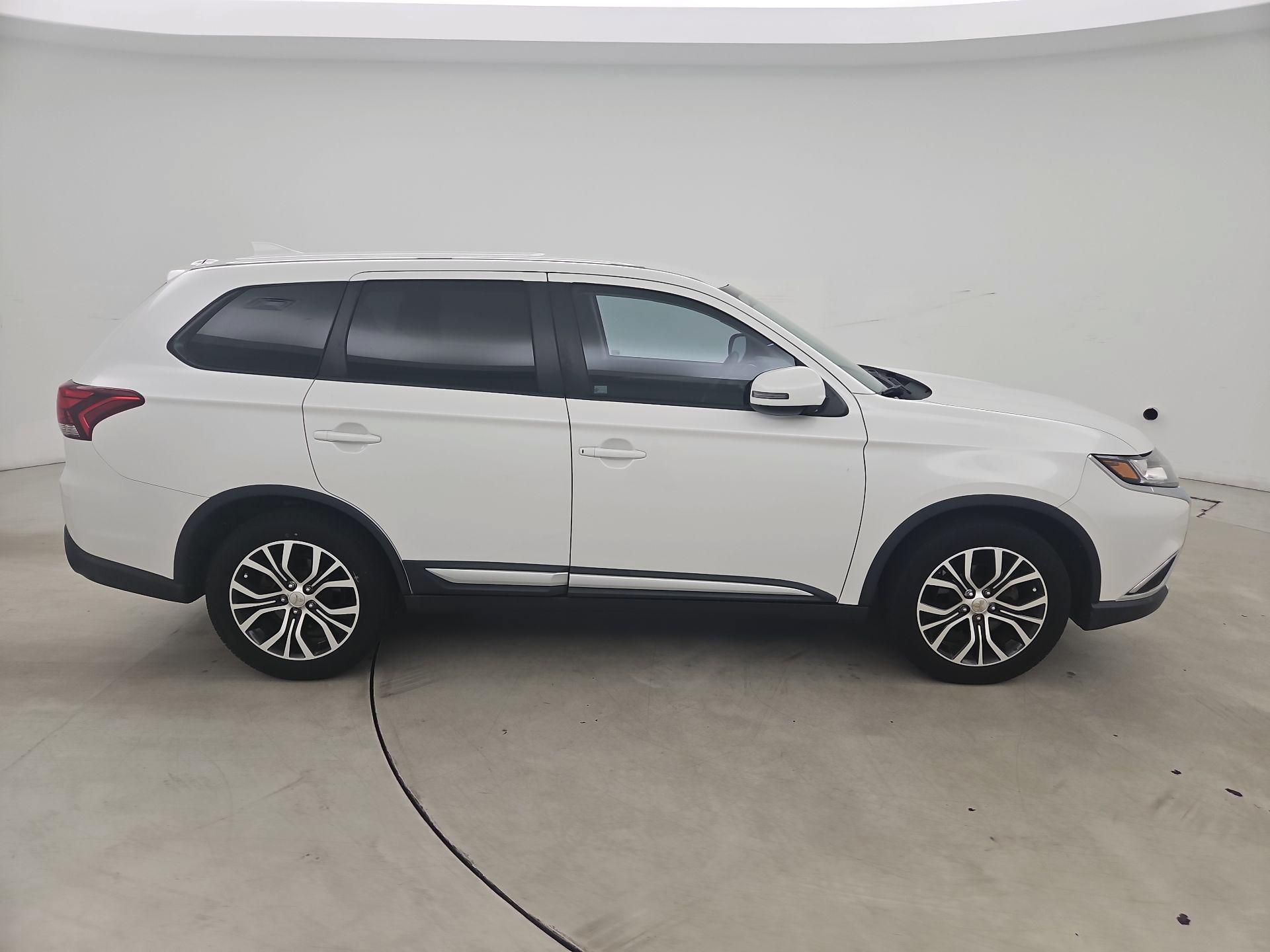 Thumbnail: 2018 Mitsubishi Outlander - 4