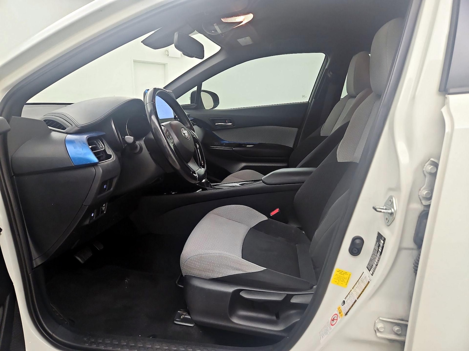2019 Toyota C-HR XLE - Photo 10