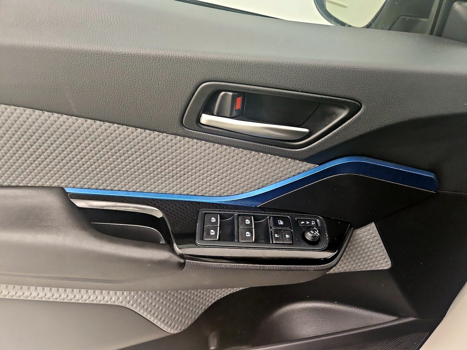 2019 Toyota C-HR XLE - Photo 11