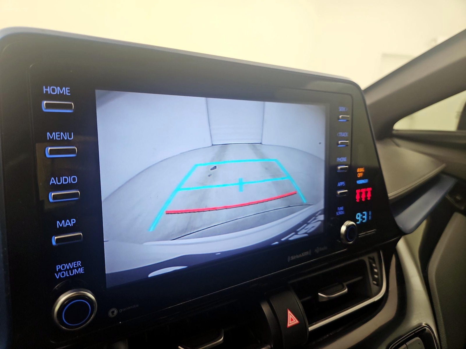 2019 Toyota C-HR XLE - Photo 13