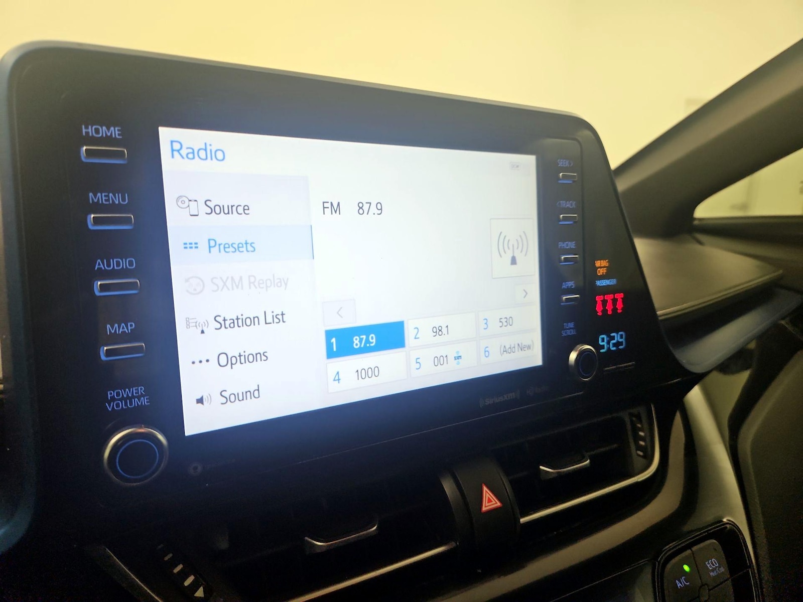 2019 Toyota C-HR XLE - Photo 14